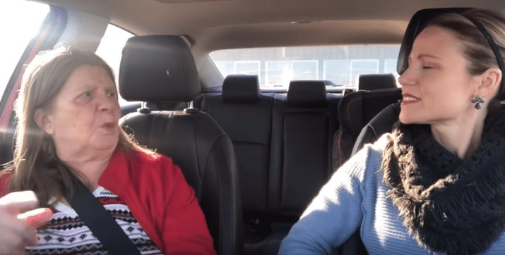 La mujer conversaba con su madre que está enferma-Imagen tomada de YouTube-Mary Jane - MJ Grant La mujer conversaba con su madre que está enferma-Imagen tomada de YouTube-Mary Jane - MJ Grant