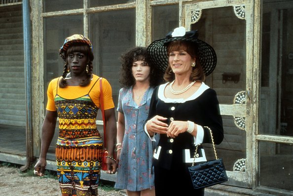 Wesley Snipes, John Leguizamo, and Patrick Swayze stand outside a run down building in a scene from the film "To Wong Foo Thanks for Everything, Julie Newmar," in 1995. | Photo: Getty Images