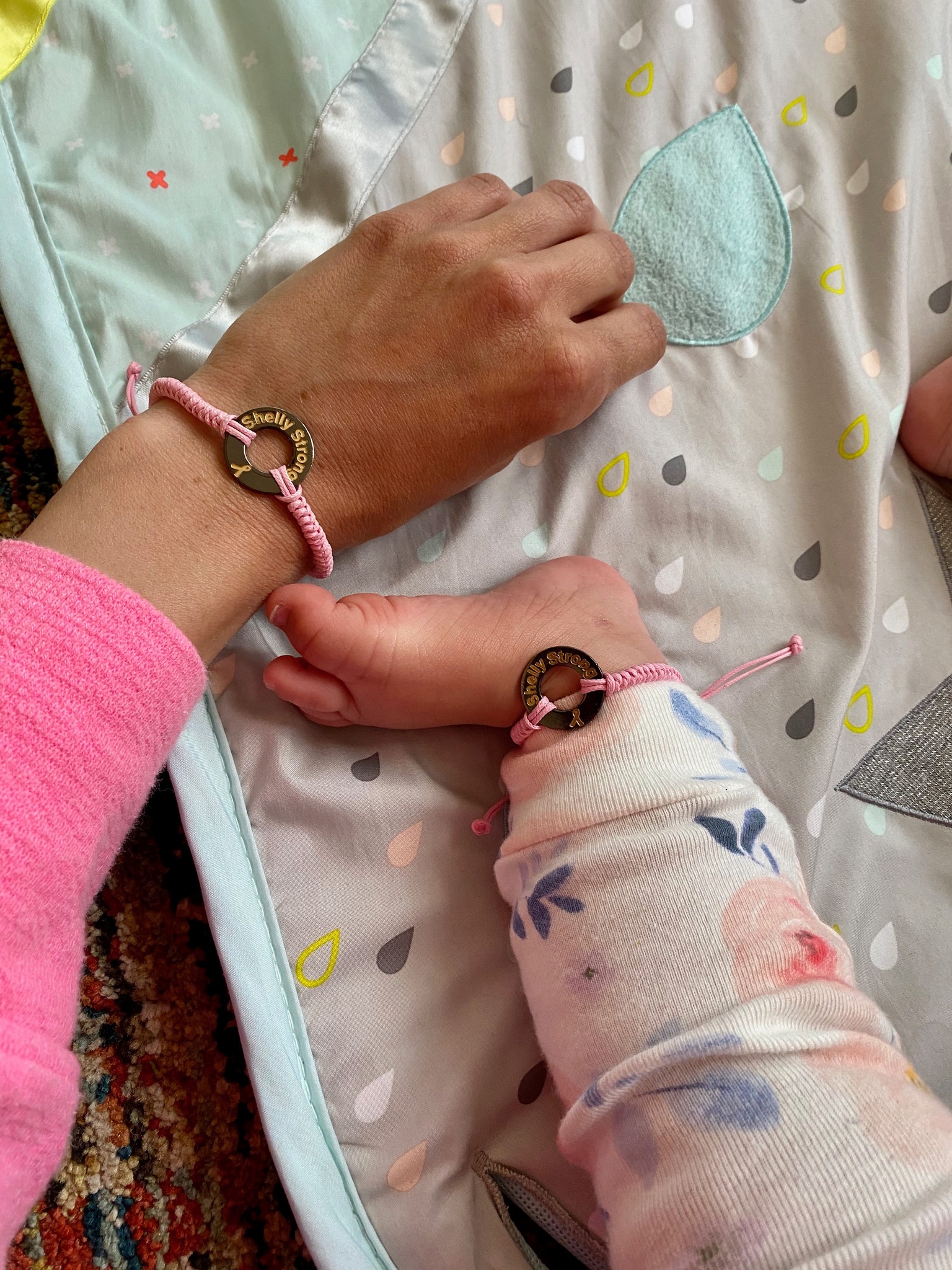 Shelly Battista and her baby wear matching "Shelly Strong" bracelets, dated January 12, 2023 | Source: Facebook/northwesternmedicine