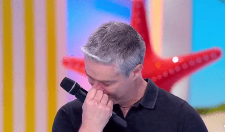 Eric fond en larmes. | Photo : Facebook/Jean-Luc Reichmann