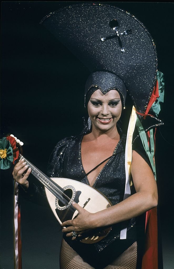 La actriz y cantante española Marujita Díaz durante un programa de televisión, 30 de septiembre de 1975, Madrid, Castilla La Mancha, España. | Foto: Getty Images