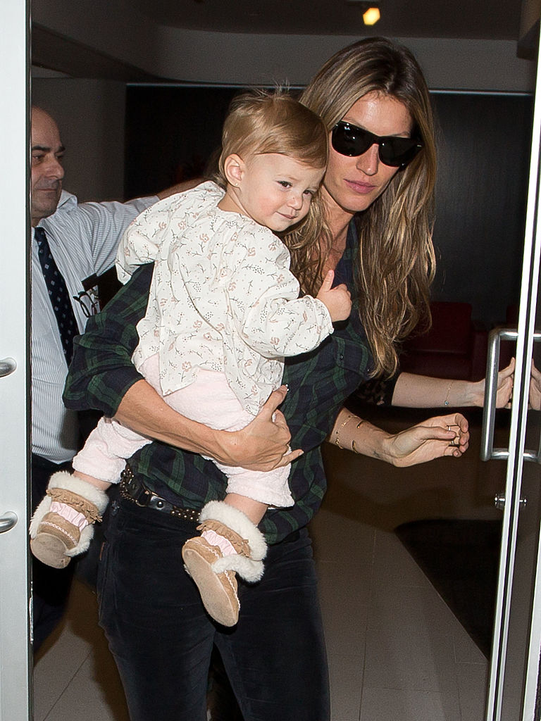 Gisele Bundchen and her daughter Vivian Lake Brady are seen at LAX airport on February 09, 2014 in Los Angeles, California. (Photo by GVK/Bauer-Griffin/GC Images)