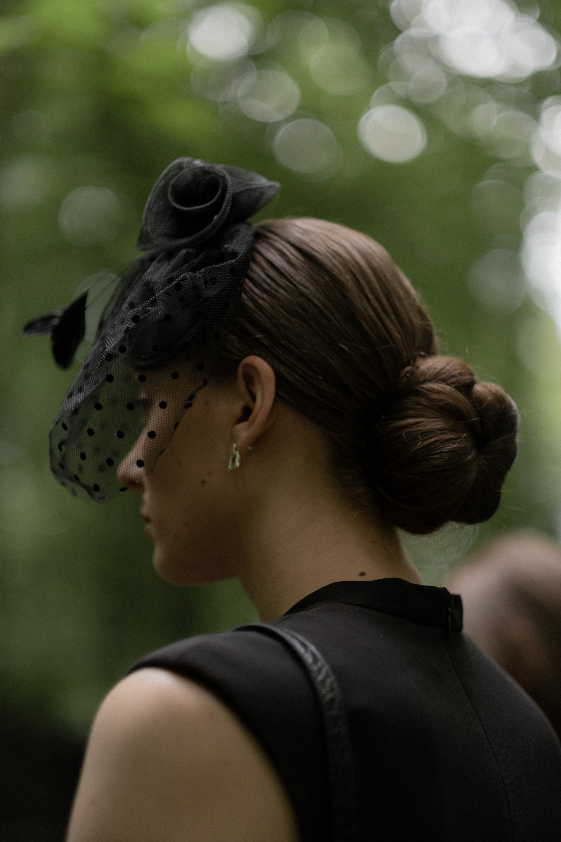 A woman wearing black is pictured attending a funeral | Source: Pexels