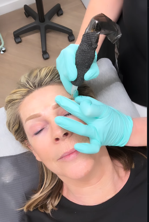 Ruth Langsford having her eyebrow tattoo done | Source: Instagram/ruthlangsford