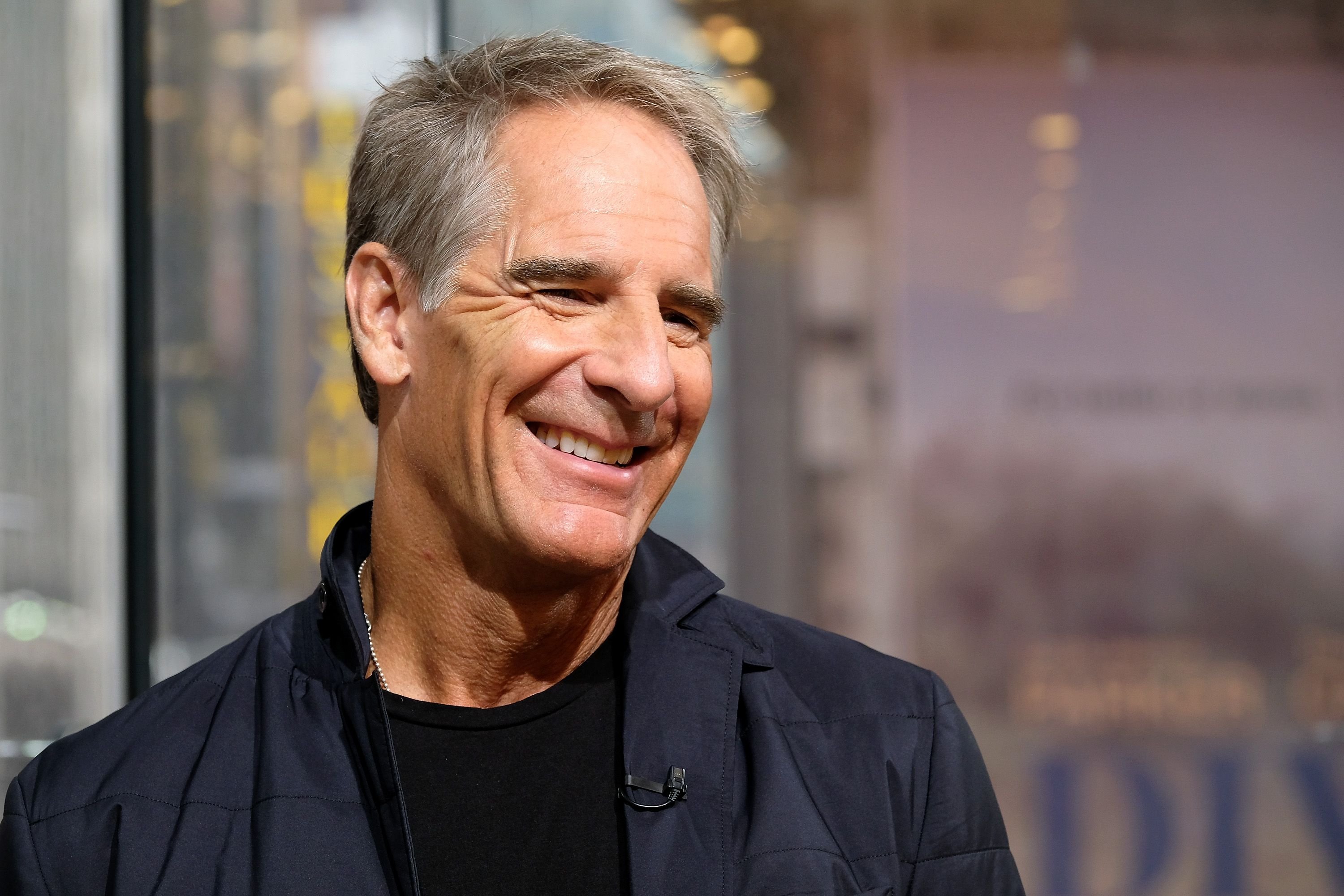 Scott Bakula visits "Extra" at their New York studios at H&M in Times Square on September 19, 2016, in New York City | Photo: D Dipasupil/Getty Images