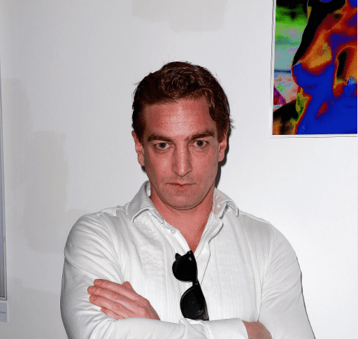 Ludovic Chancel à l'exposition "Play the Cards" au Studio Du Patio Opera le 8 juin 2015 à Paris, en France. | Laurent Viteur/Getty Images Ludovic Chancel à l'exposition "Play the Cards" au Studio Du Patio Opera le 8 juin 2015 à Paris, en France. | Laurent Viteur/Getty Images