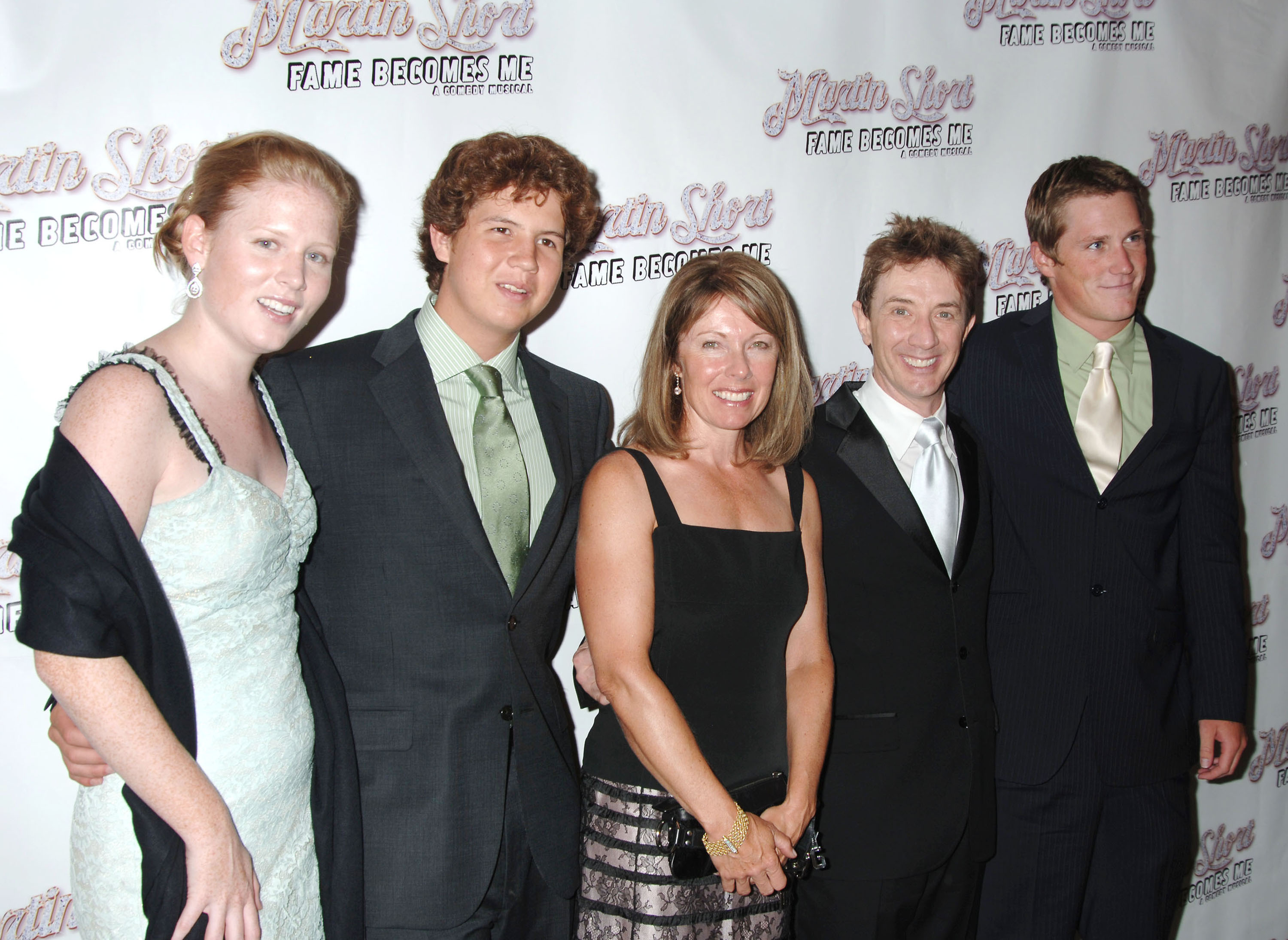 Martin Short, wife Nancy Dolman, and kids Katherine, Henry and Oliver on August 17, 2006 | Source: Getty Images