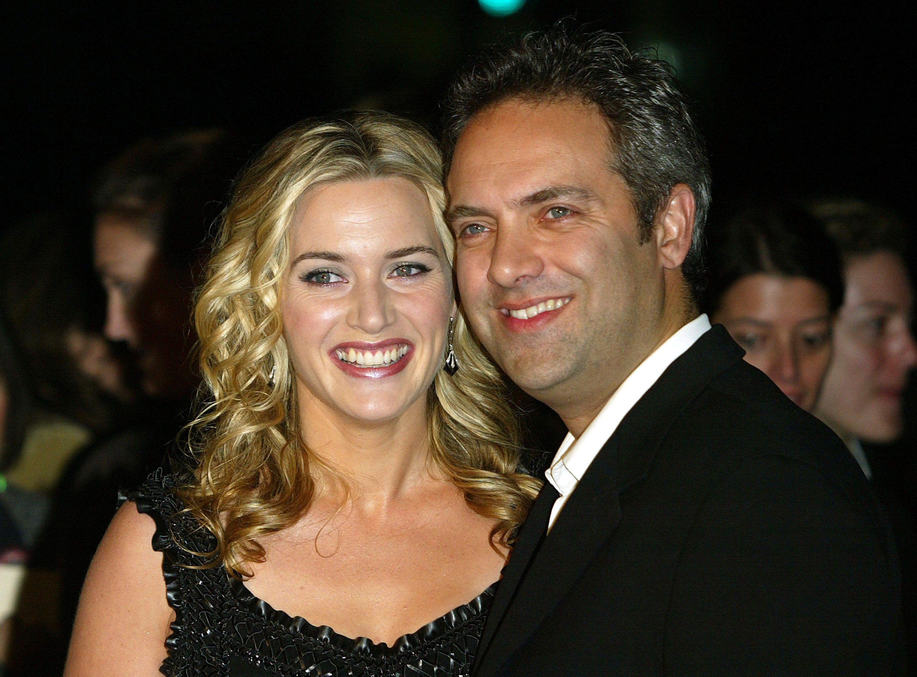  Kate Winslet and director Sam Mendes at the premiere of "Finding Neverland" in 2004 in Beverly Hills | Source: Getty Images
