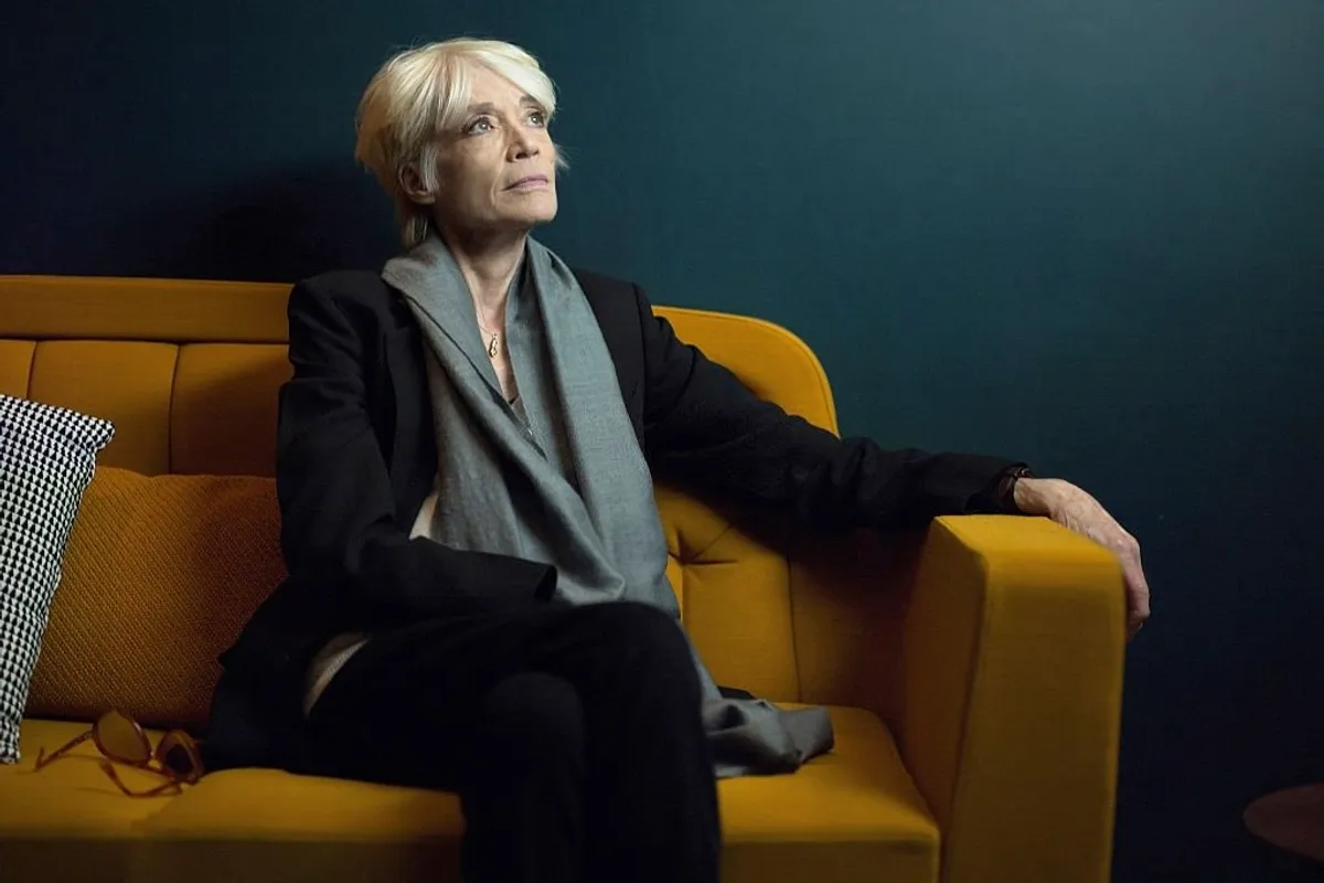 La chanteuse Françoise Hardy est photographiée pour Paris Match le 19 février 2015 à Paris, en France. | Photo : Getty Images
