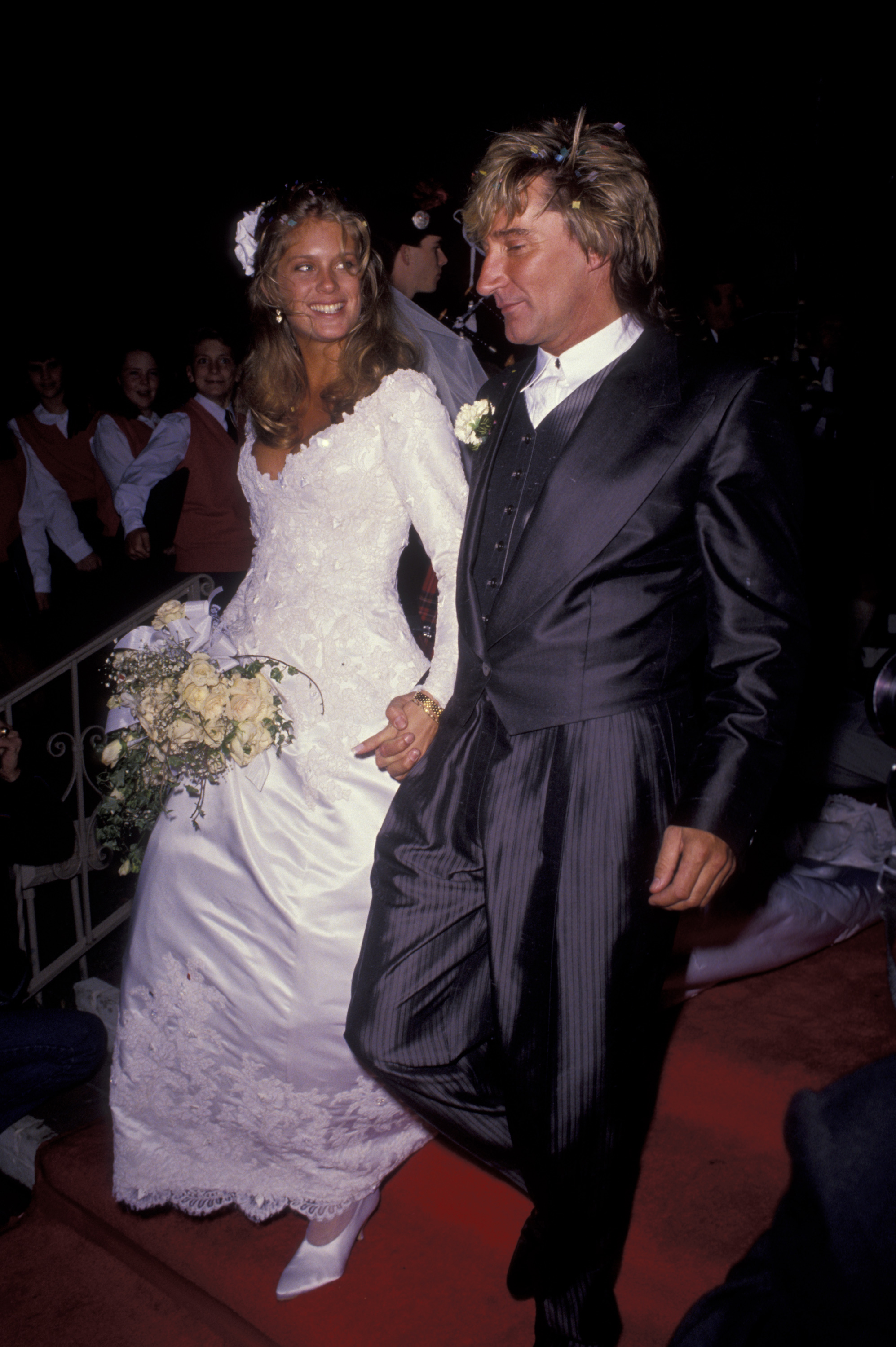 Rachel Hunter and Rod Stewart pose on their wedding day at Beverly Hills Presbyterian Church in Beverly Hills, California, on December 15, 1990. | Source: Getty Images
