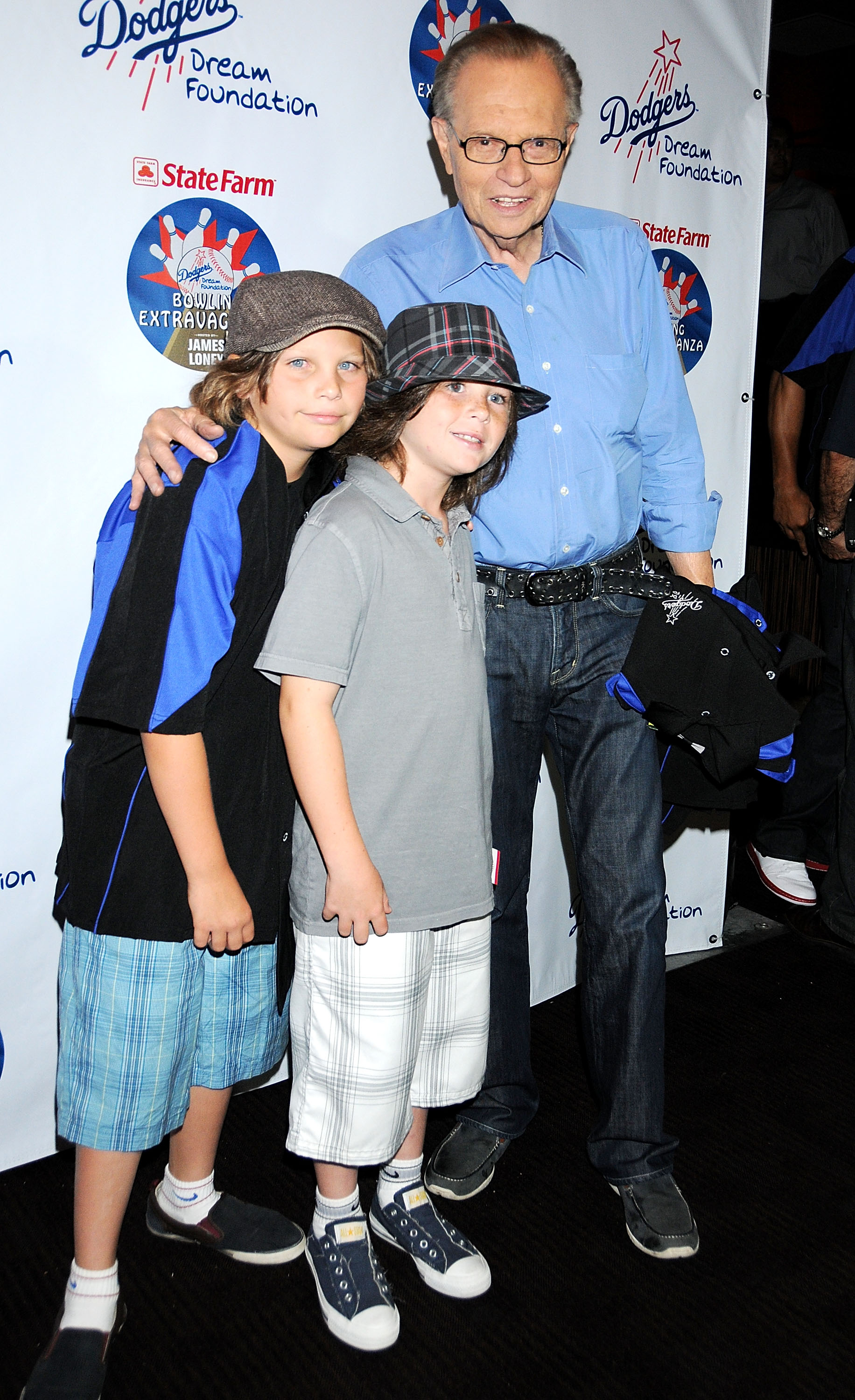 Larry King with his sons, Cannon Edward King and Chance Armstrong King, at the 5th Annual Dodgers Dream Foundation Bowling Extravaganza on July 23, 2009, in Los Angeles, California. | Source: Getty Images