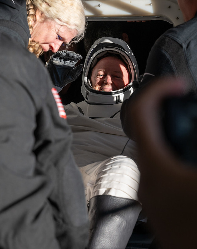 Butch Wilmore smiles at the camera while being helped out of a SpaceX Dragon spacecraft | Source: Getty Images