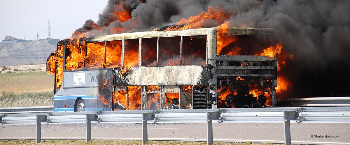 Drame en Essonne : le bus, où se trouvaient 50 élèves, a pris feu sur l'autoroute A6 (vidéo)