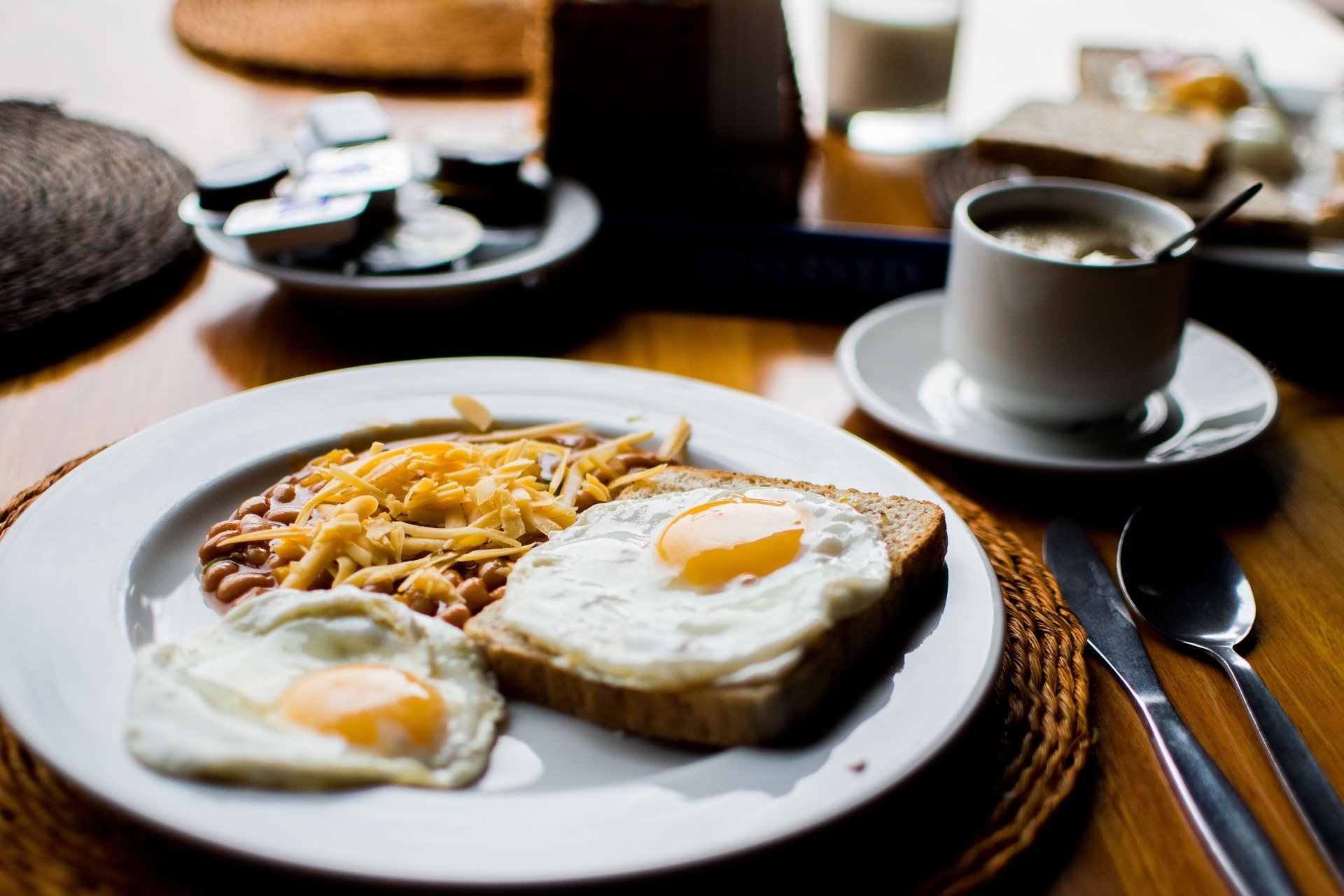 Breakfast with toast and eggs, and cheese, enjoyed with a cup of hot coffee. | Source: Pixabay.