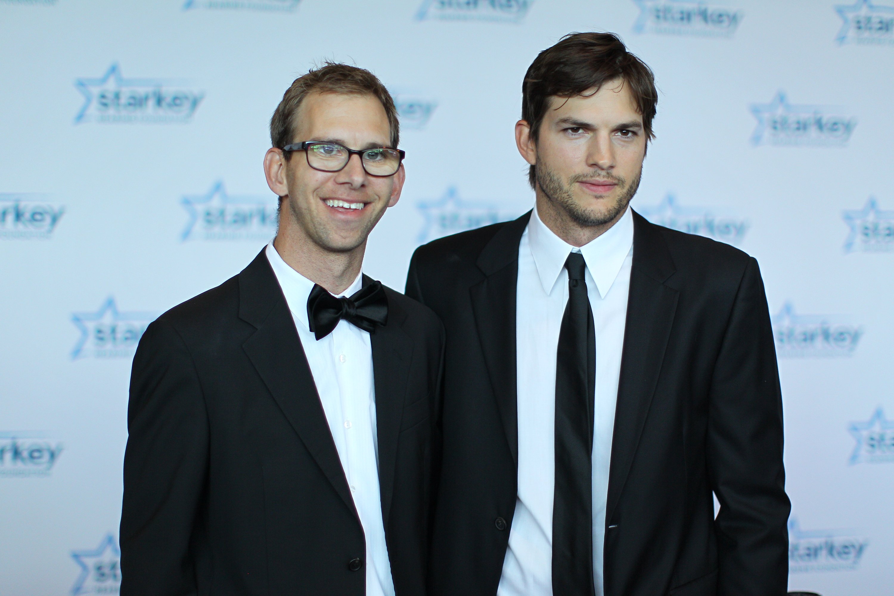  Michael Kutcher and brother Ashton Kutcher at the Starkey Hearing Foundation's "So the World May Hear" Awards Gala on July 28, 2013 in St. Paul, Minnesota