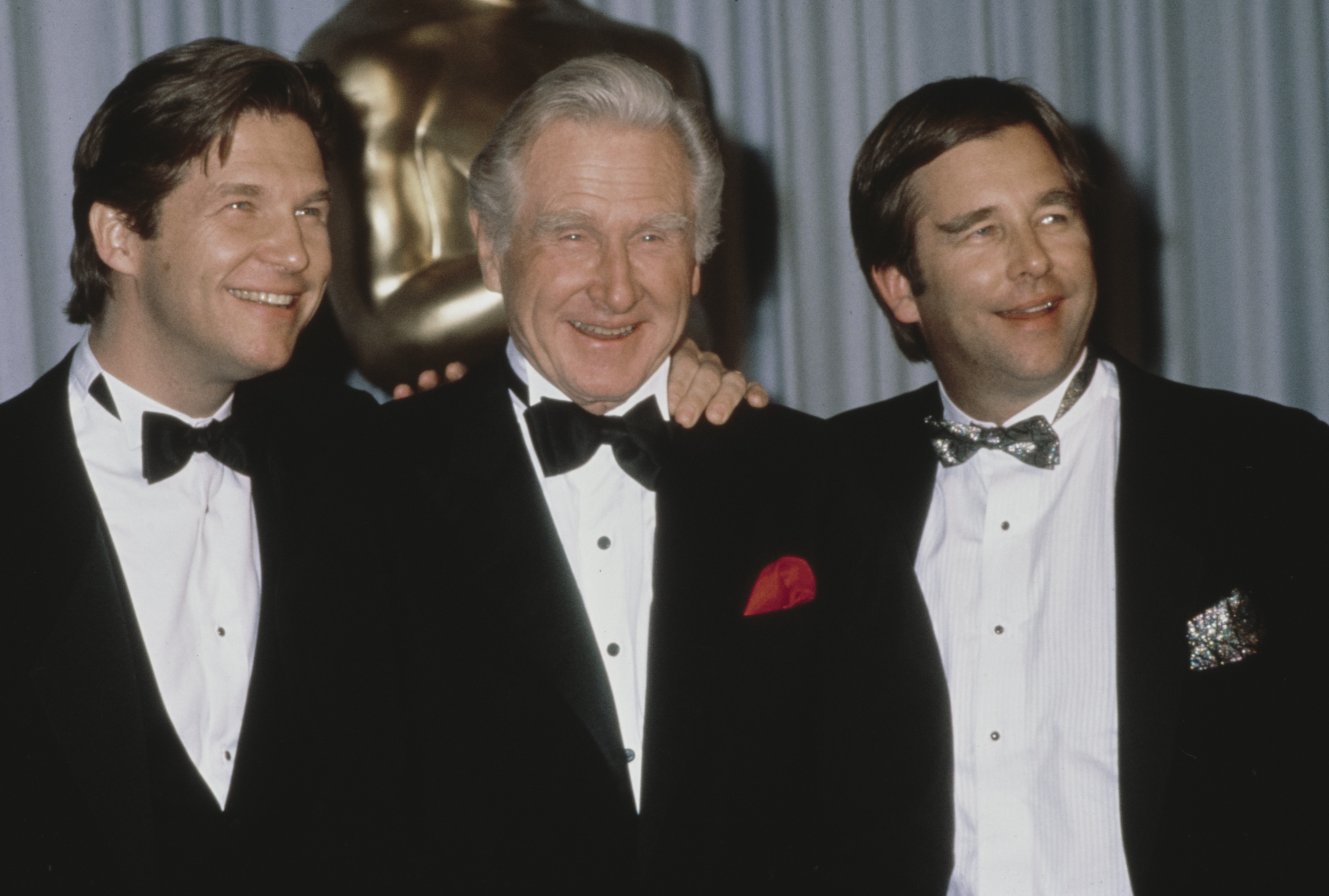 Jeff, Lloyd and Beau Bridges at the 61st Academy Awards in Los Angeles, California on March 29, 1989 | Source: Getty Images