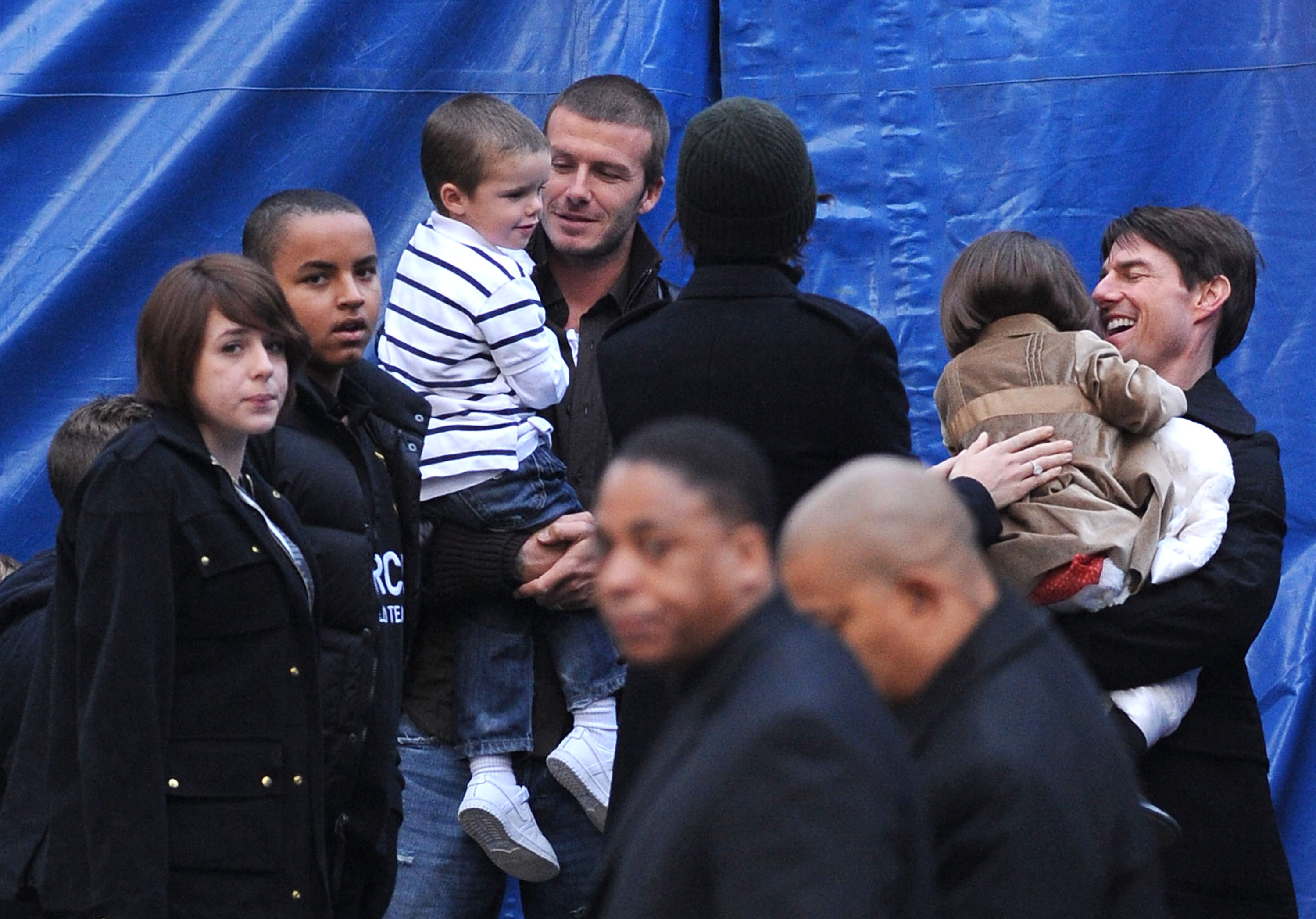 Isabella Cruise, Connor Cruise, Cruz Beckham, David Beckham, Katie Holmes, Tom Cruise and Suri Cruise leave the Big Apple Circus on November 27, 2008 in New York City. | Source: Getty Images