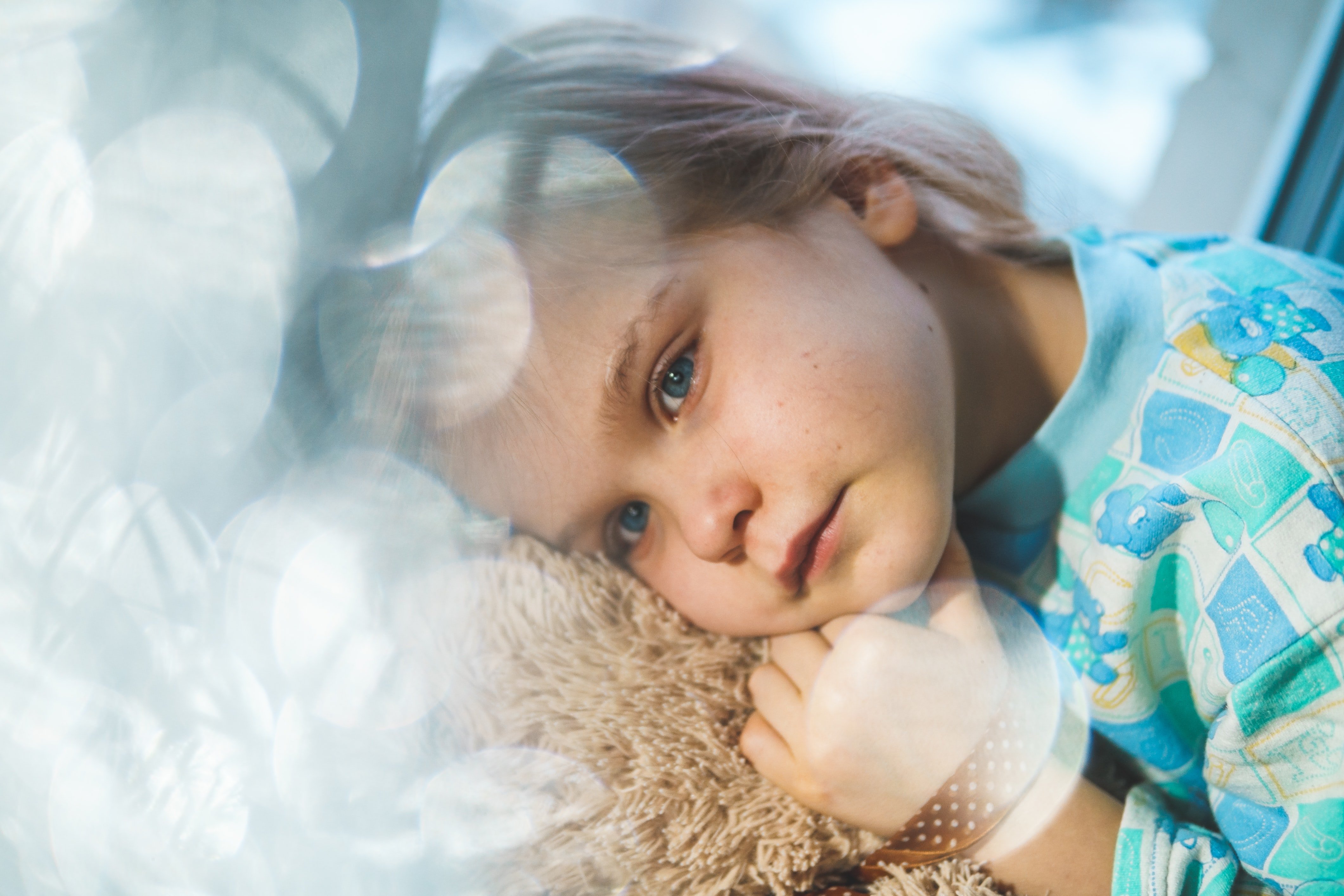 Mikey lent Mr. Squiggles to Didi so she wouldn't be afraid. | Source: Unsplash