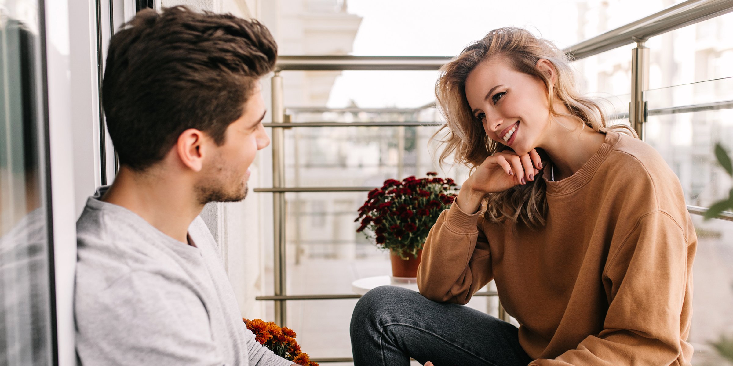 A man and woman having a conversation | Source: Shutterstock