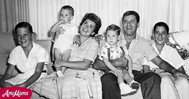 Foto von Jerry Lewis, seiner ersten Frau Patti Palmer und ihren Kindern | Quelle: Getty Images