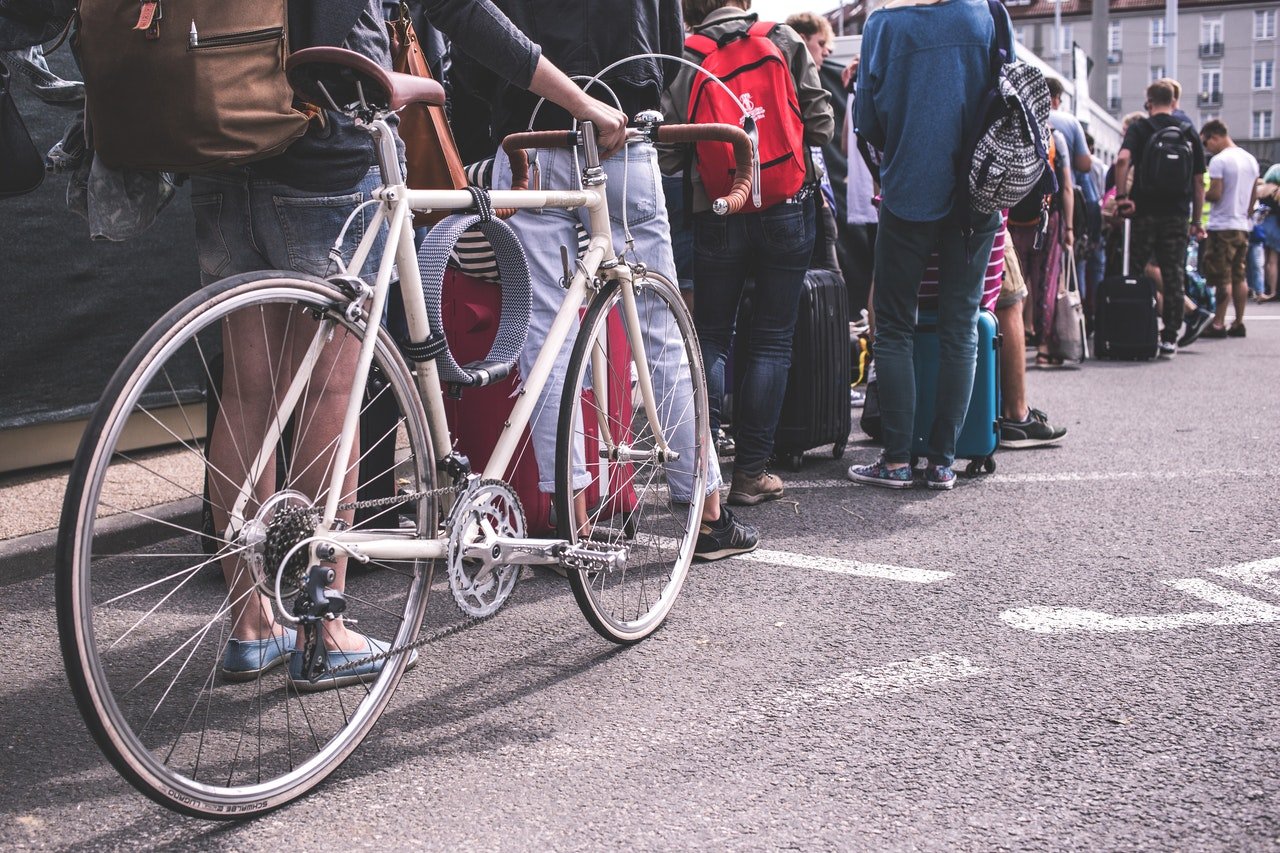 Long queue of people | Photo: Pexels