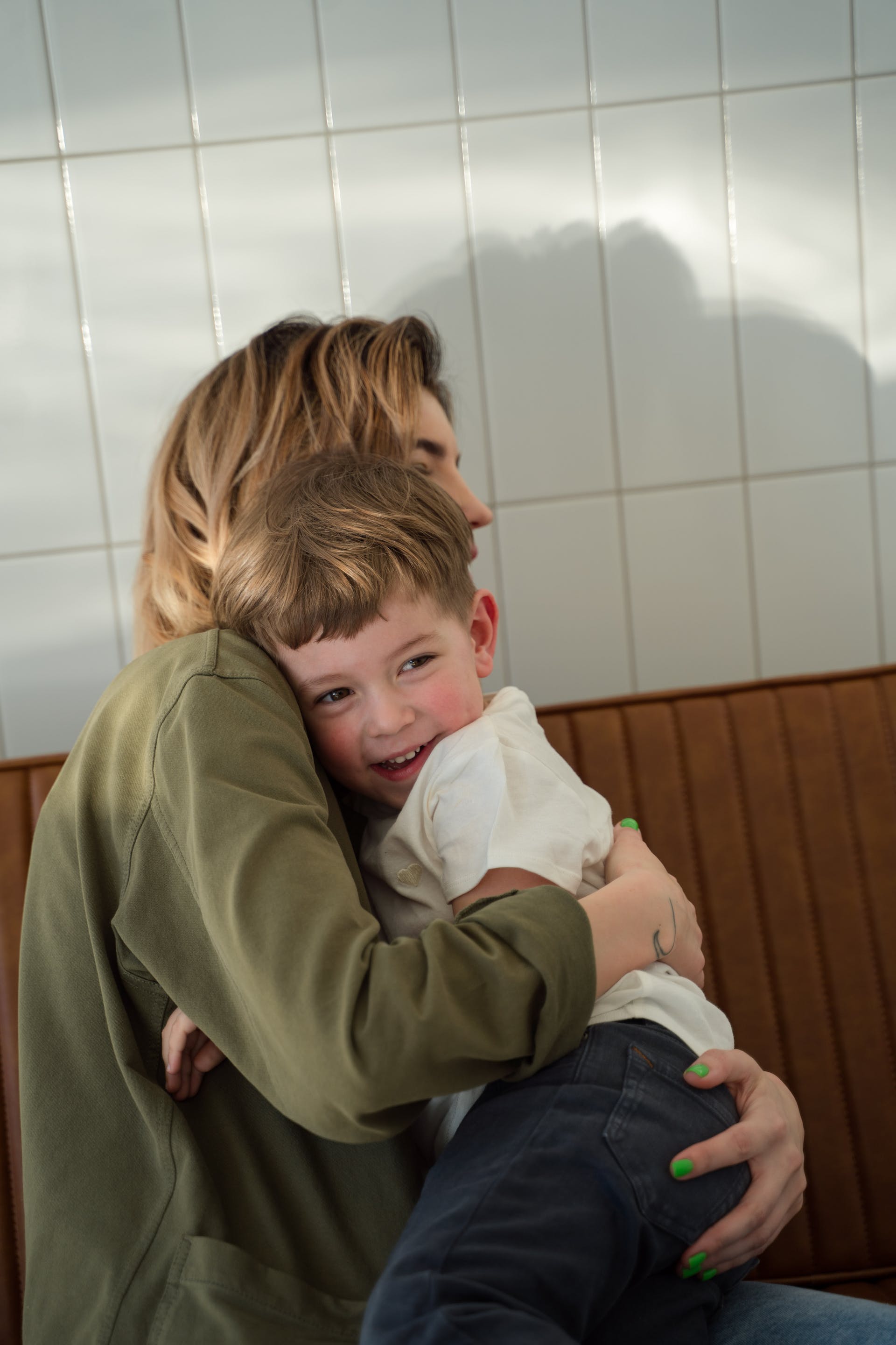 A mother hugging her son | Source: Pexels