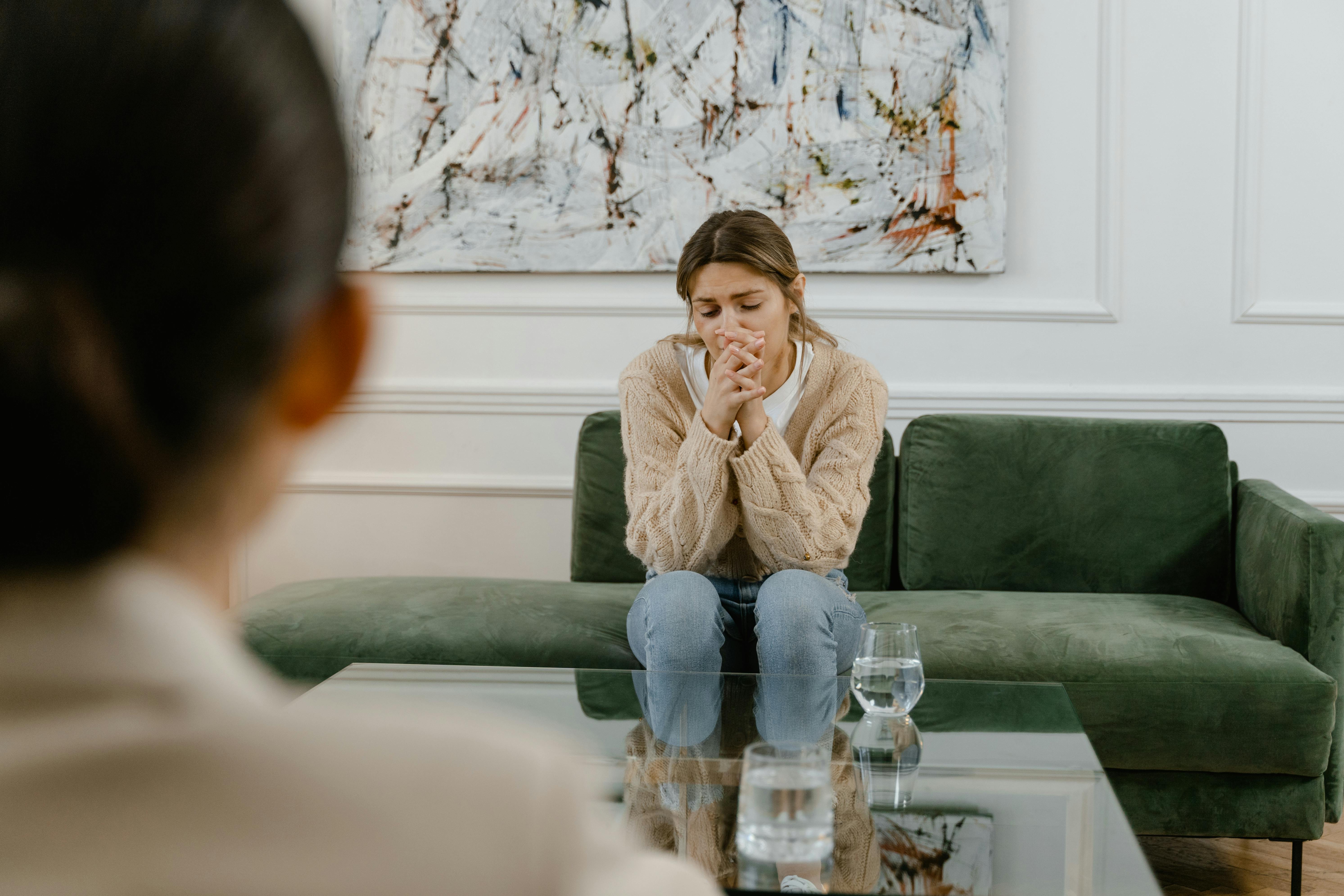 A woman talking to her therapist | Source: Pexels