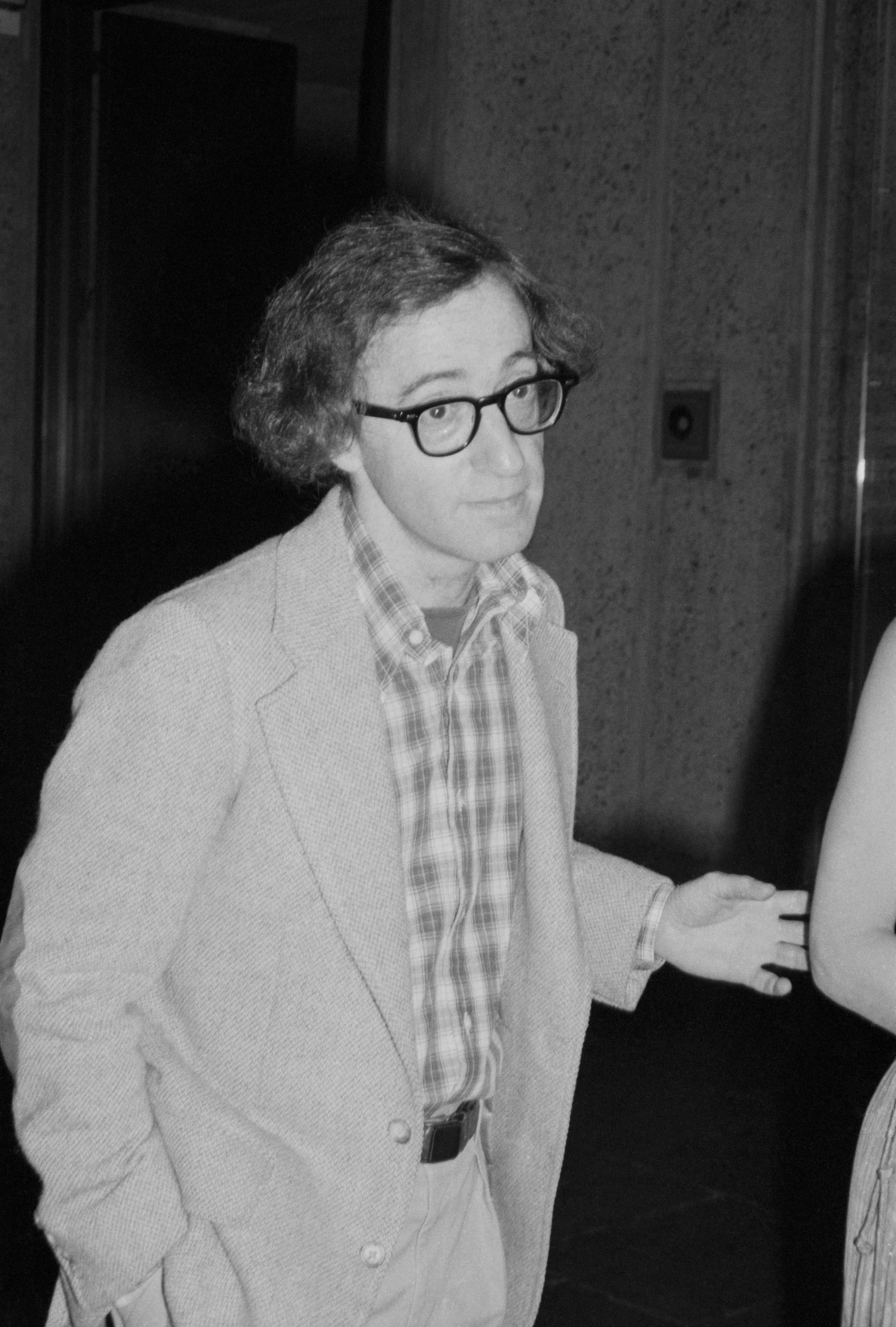 A photo of Woody Allen taken in New York in 1960. | Source: Getty Images