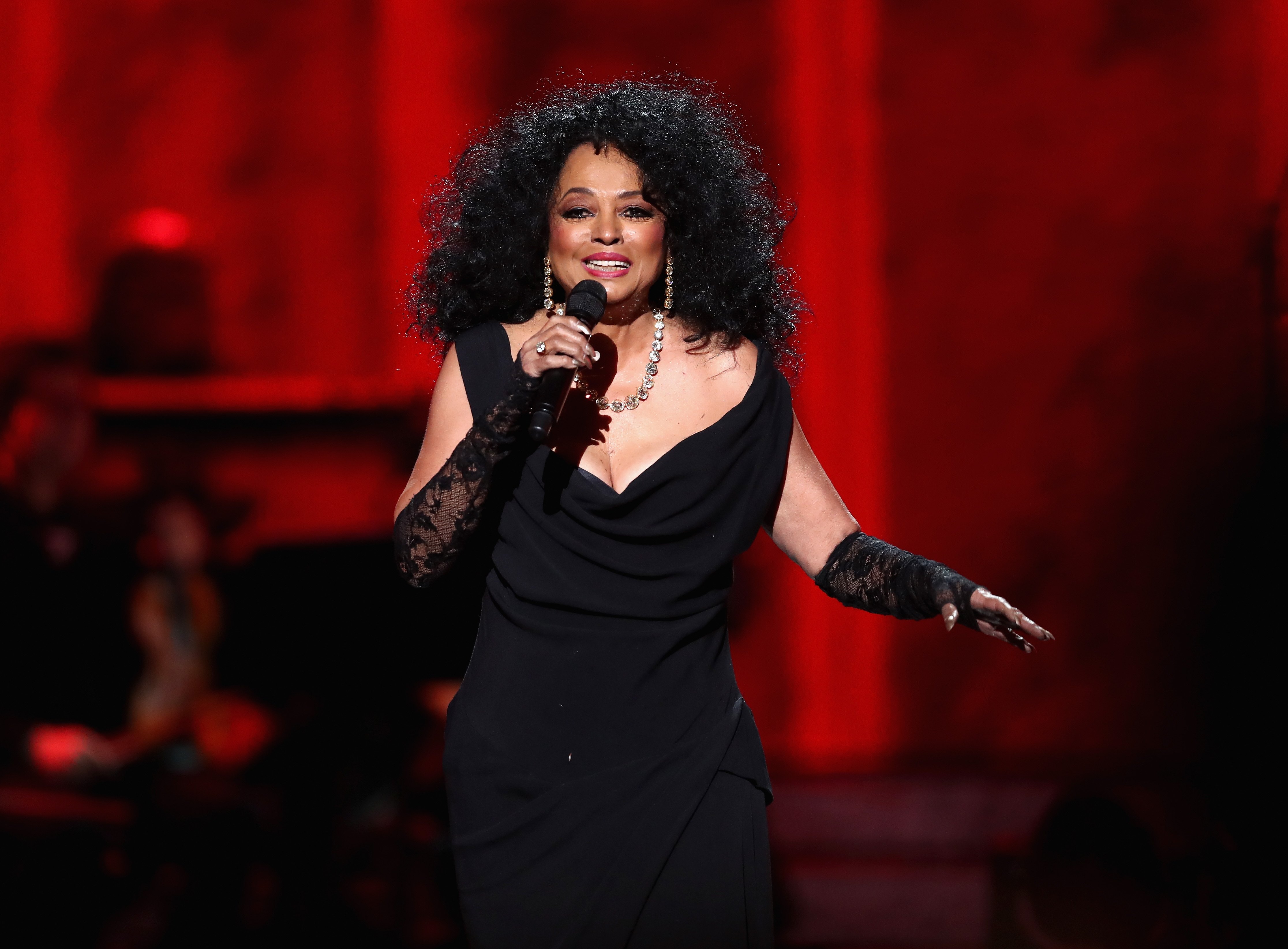 Diana Ross tritt am 12. Februar 2019 bei "Motown 60: A Grammy Celebration" im Microsoft Theatre auf der Bühne auf. | Quelle: Getty Images