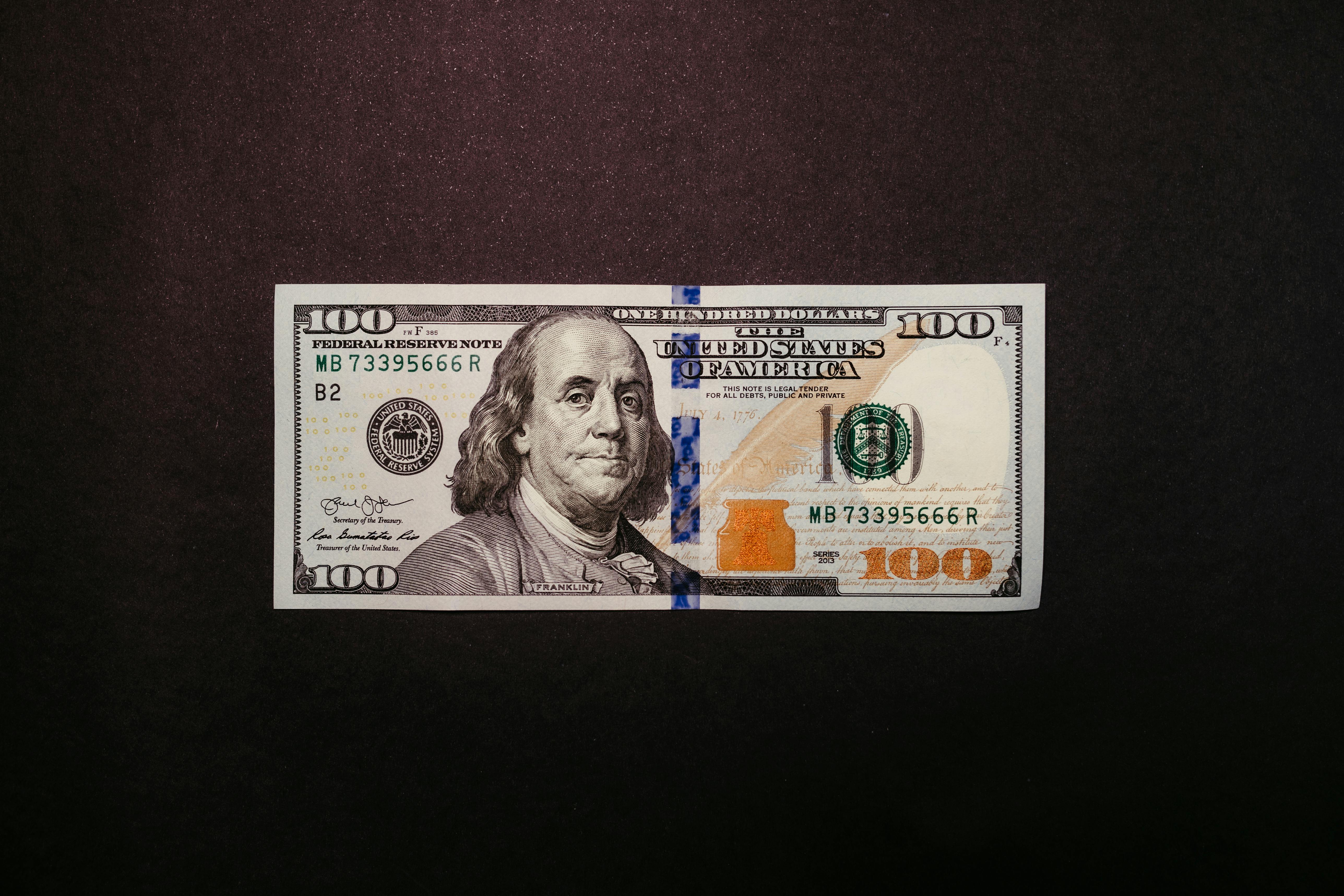 A $100 bill | Source: Pexels
