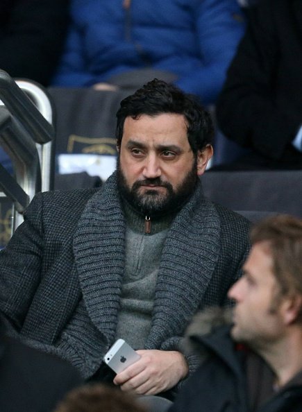 Cyril Hanouna participe à la Ligue 1 entre Paris Saint-Germain et SCO Angers au Parc des Princes le 23 janvier 2016 à Paris - Photo : Getty Images