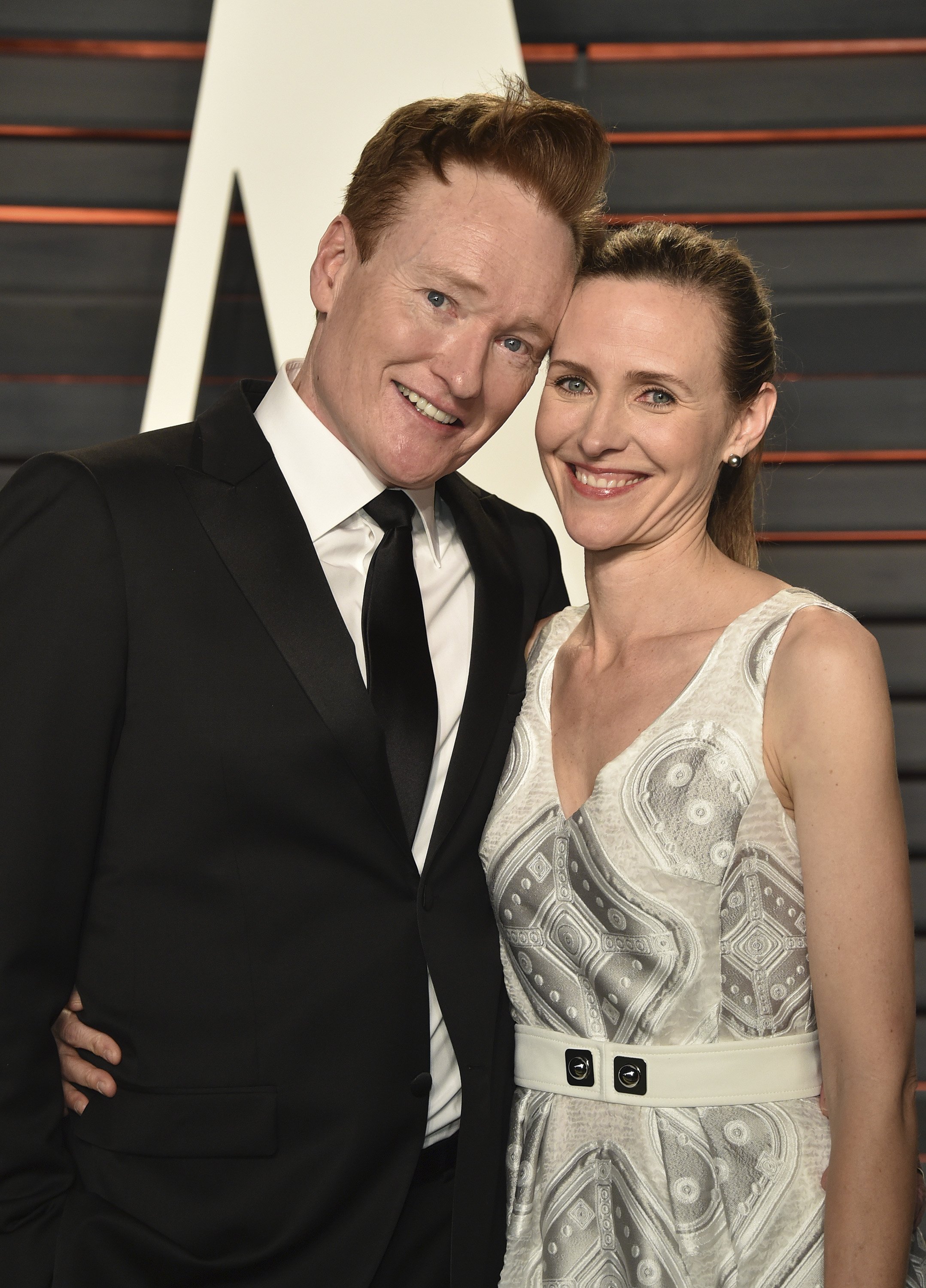 Conan O'Brien and Liza Powel O'Brien arrive at the 2016 Vanity Fair Oscar Party Hosted By Graydon Carter at Wallis Annenberg Center for the Performing Arts on February 28, 2016, in Beverly Hills, California. | Source: Getty Images