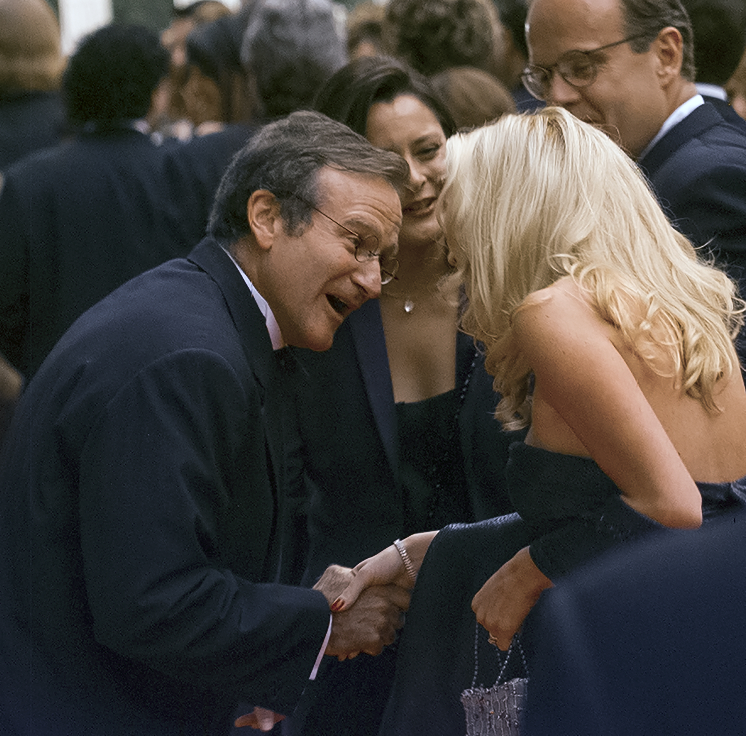 Robin Williams at the 55th Annual Golden Globes Awards Show on January 18, 1998, in Beverly Hills, California. | Source: Getty Images