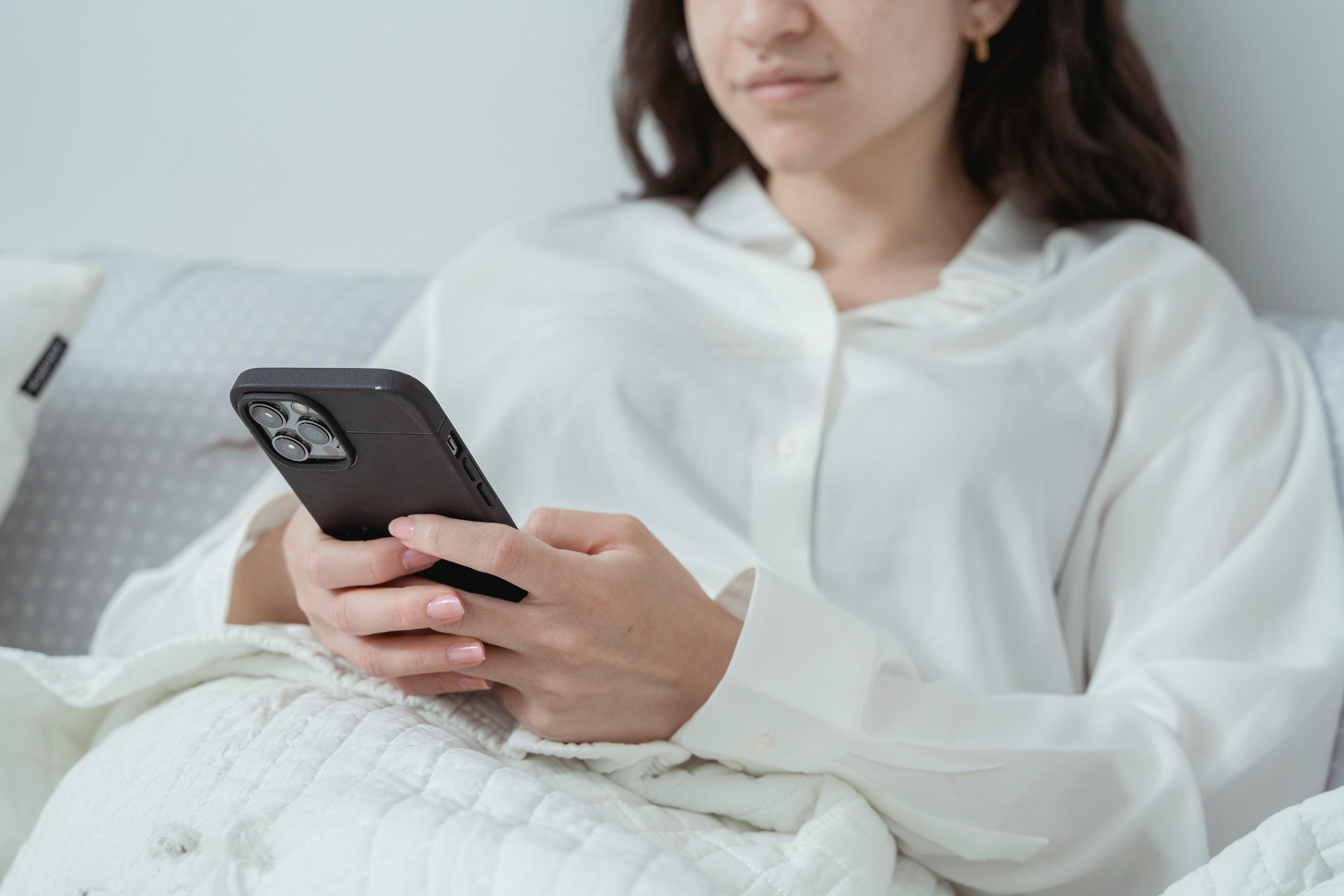 Staying connected at night can quietly cut into sleep time. | Source: Pexels