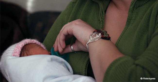 Junge Mutter „weint”, nachdem ein Fremder sie im Wartezimmer einer Klinik beleidigt hat