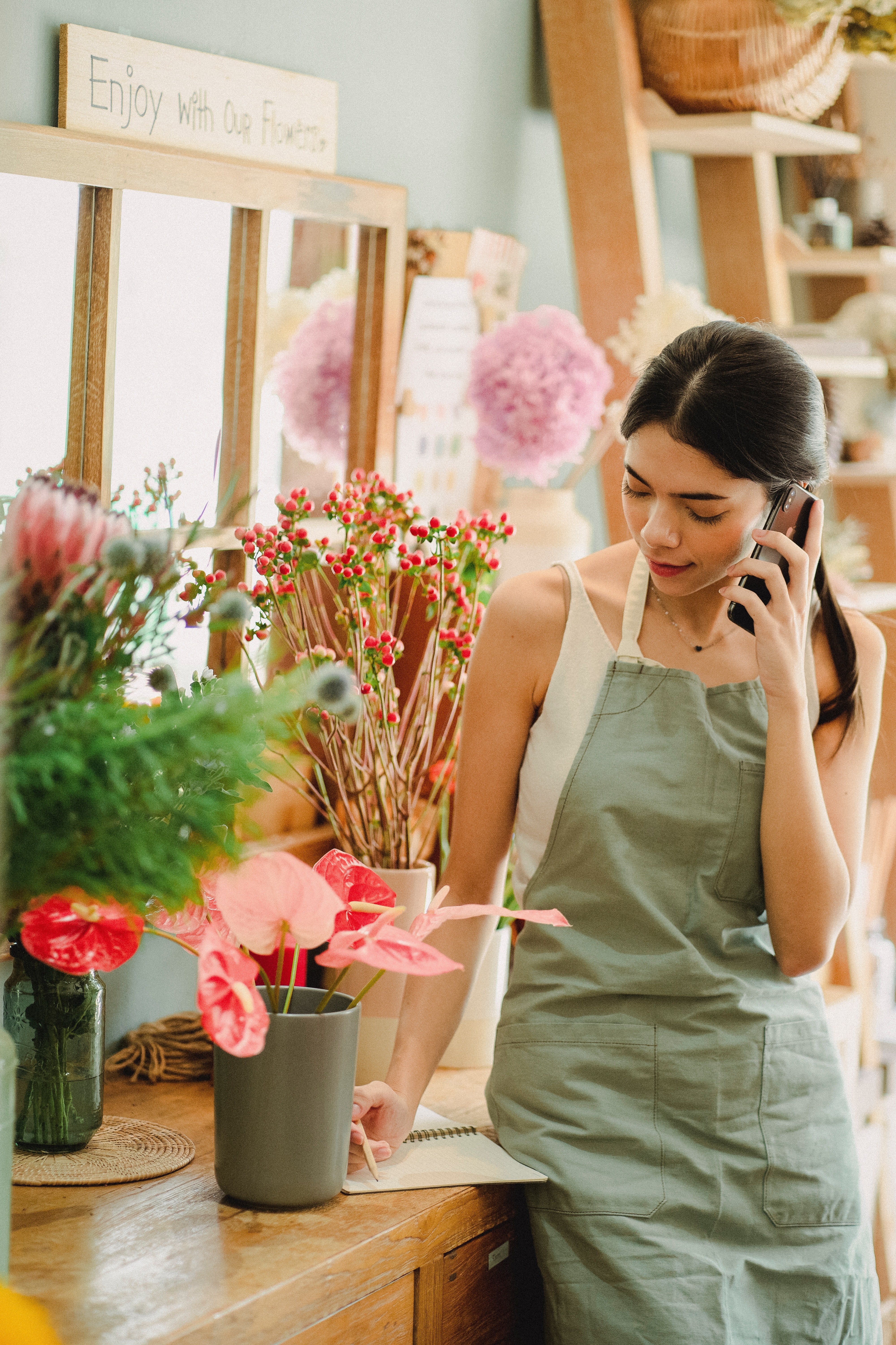 Patricia called Kathy to inform her that her health wasn't doing well. | Source: Pexels