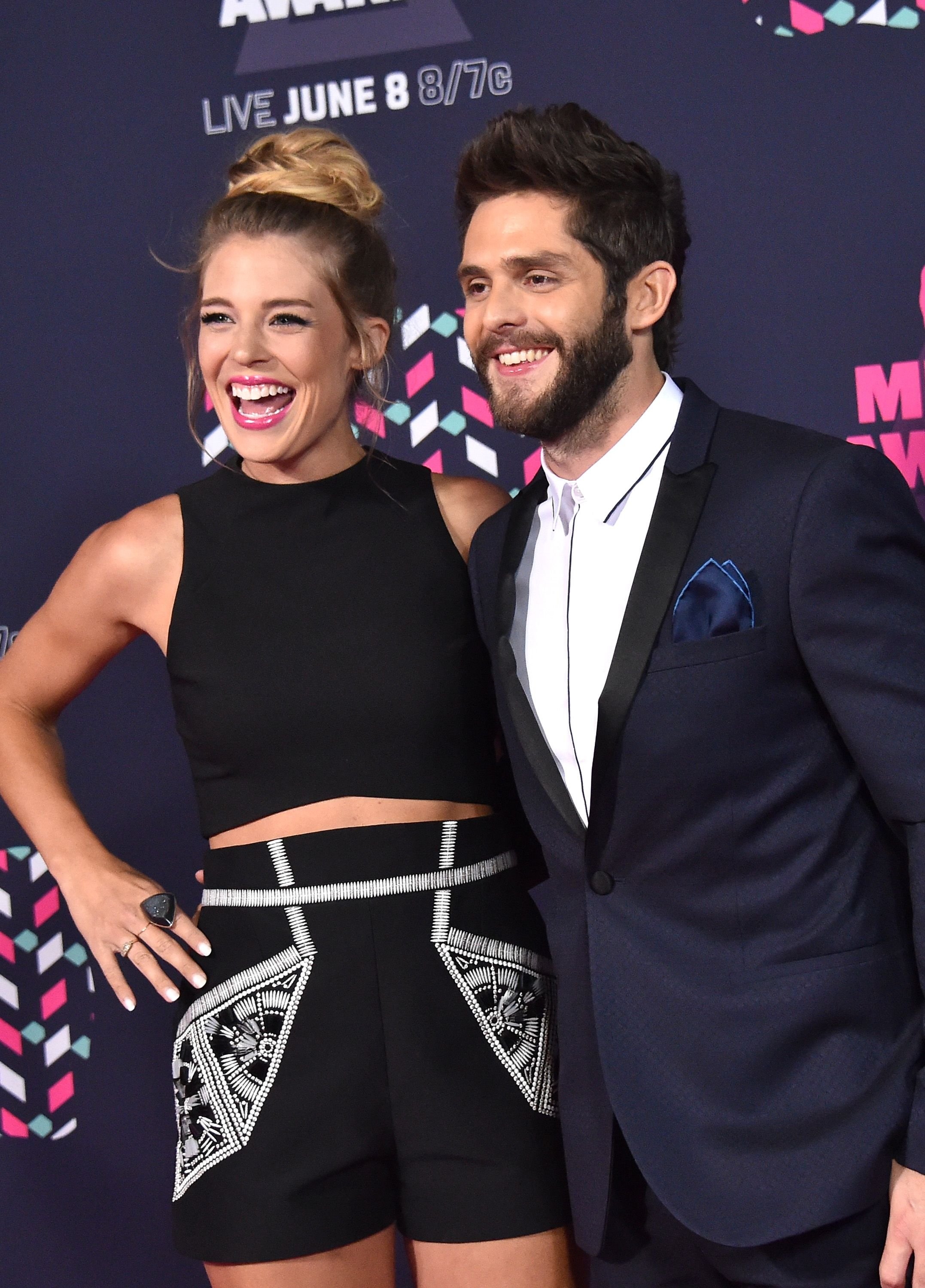 Thomas Rhett and wife Lauren Akins at the CMT Music Awards on June 8, 2016, in Nashville, Tennessee. | Photo: Getty Images