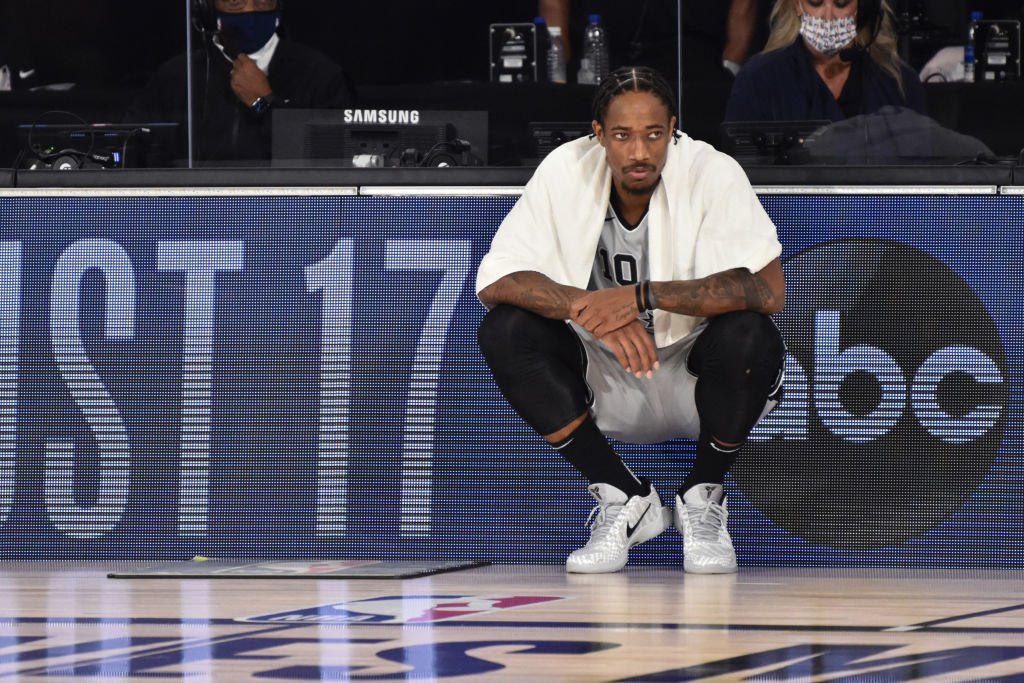 DeMar DeRozan of the San Antonio Spurs waiting to get in the game against the New Orleans Pelicans on August 9, 2020. | Photo: Getty Images