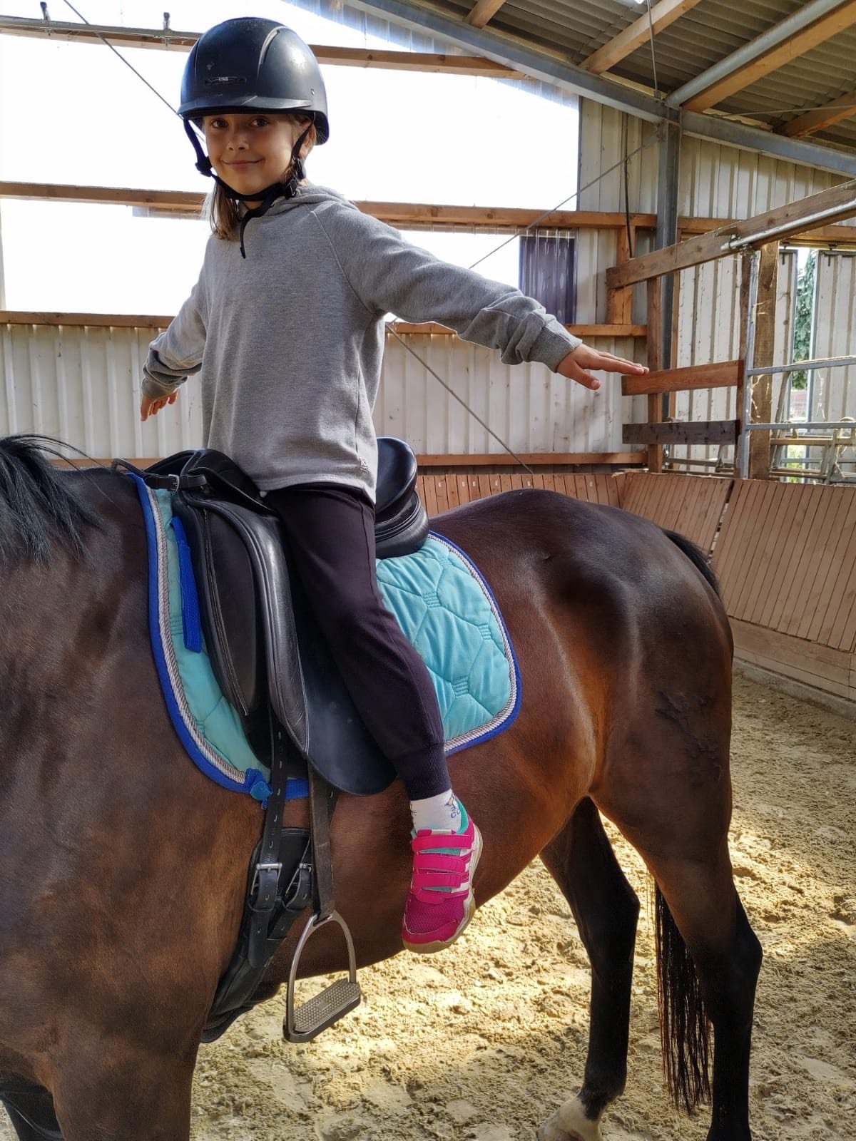 Maria, Tetyana’s daughter, learning to ride a horse in Germany | Source: NEST project