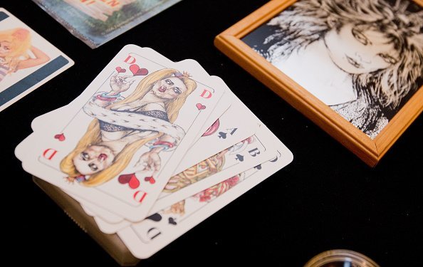 Picture of a deck of cards placed on a table | Photo: Getty Images