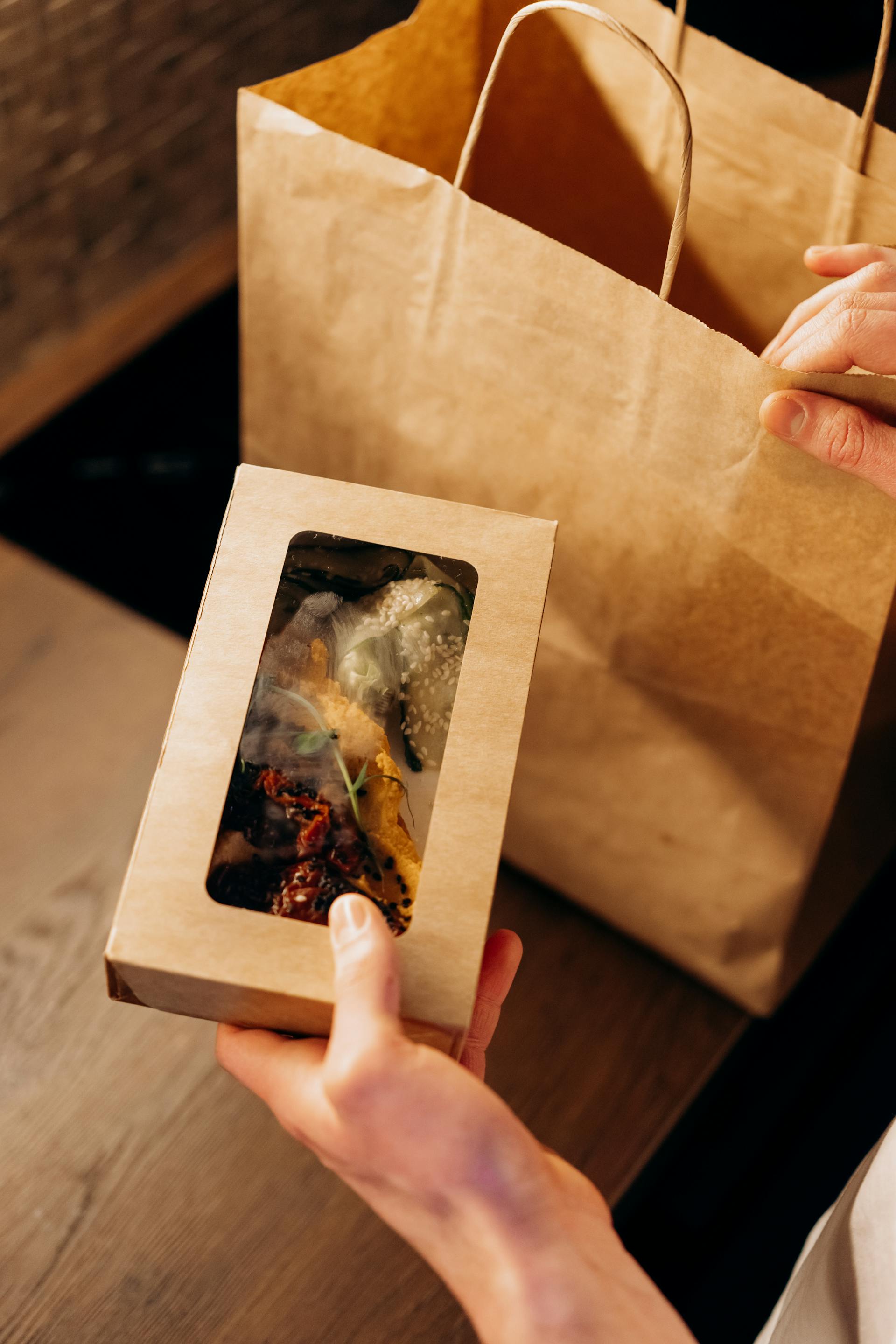 A person taking out food from a bag | Source: Pexels