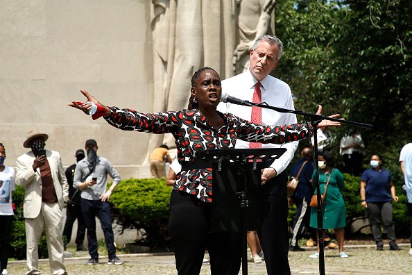 Mayor Bill de Blasio and First Lady Chirlane McCray at Brooklyns Cadman Plaza Park on June 04, 2020 in New York City. | Photo: Getty Images