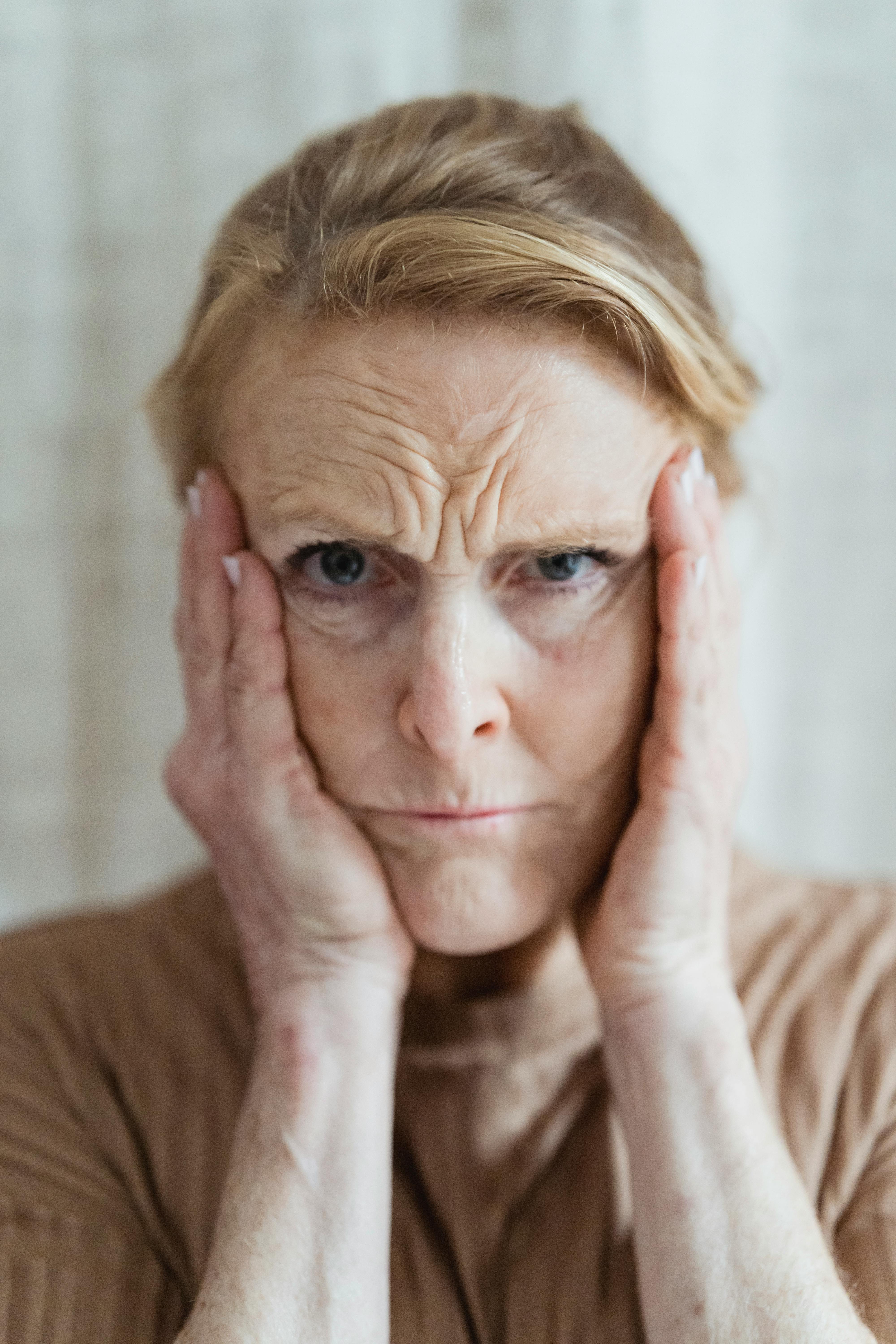 An angry mature woman | Source: Pexels