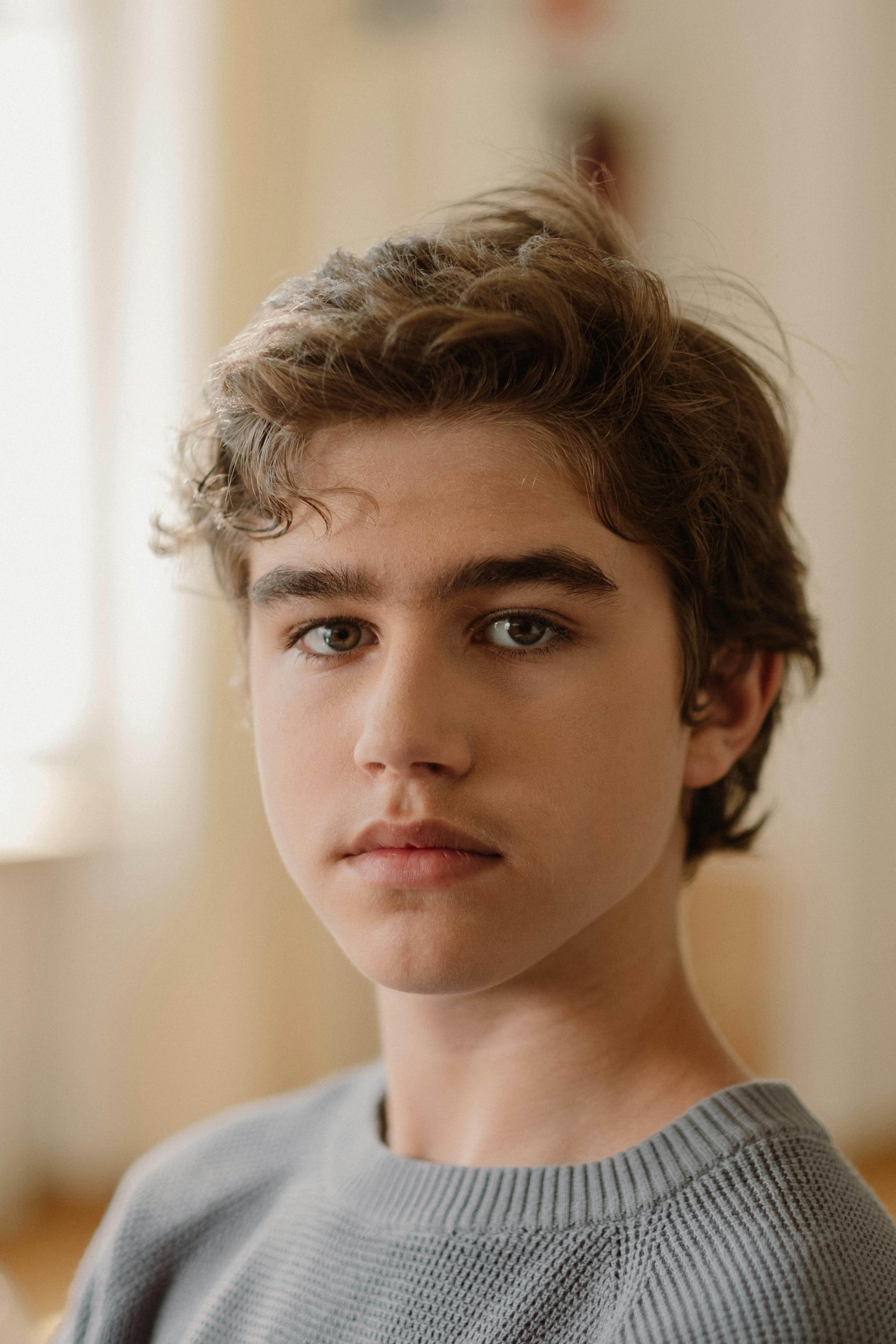 A serious-looking teen | Source: Pexels