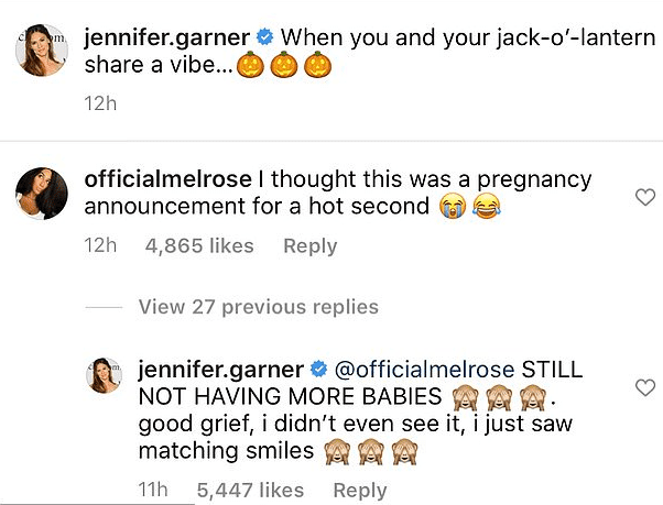 A fan's comment of popular actress, Jennifer Garner's Instagram post and Garner's reply to the fan. | Photo: Instagram/jennifer.garner
