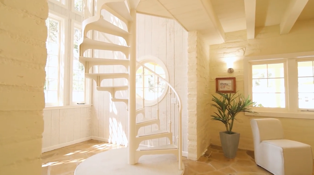 Staircase in Doris Day's home | Source: Youtube/sothebysrealty