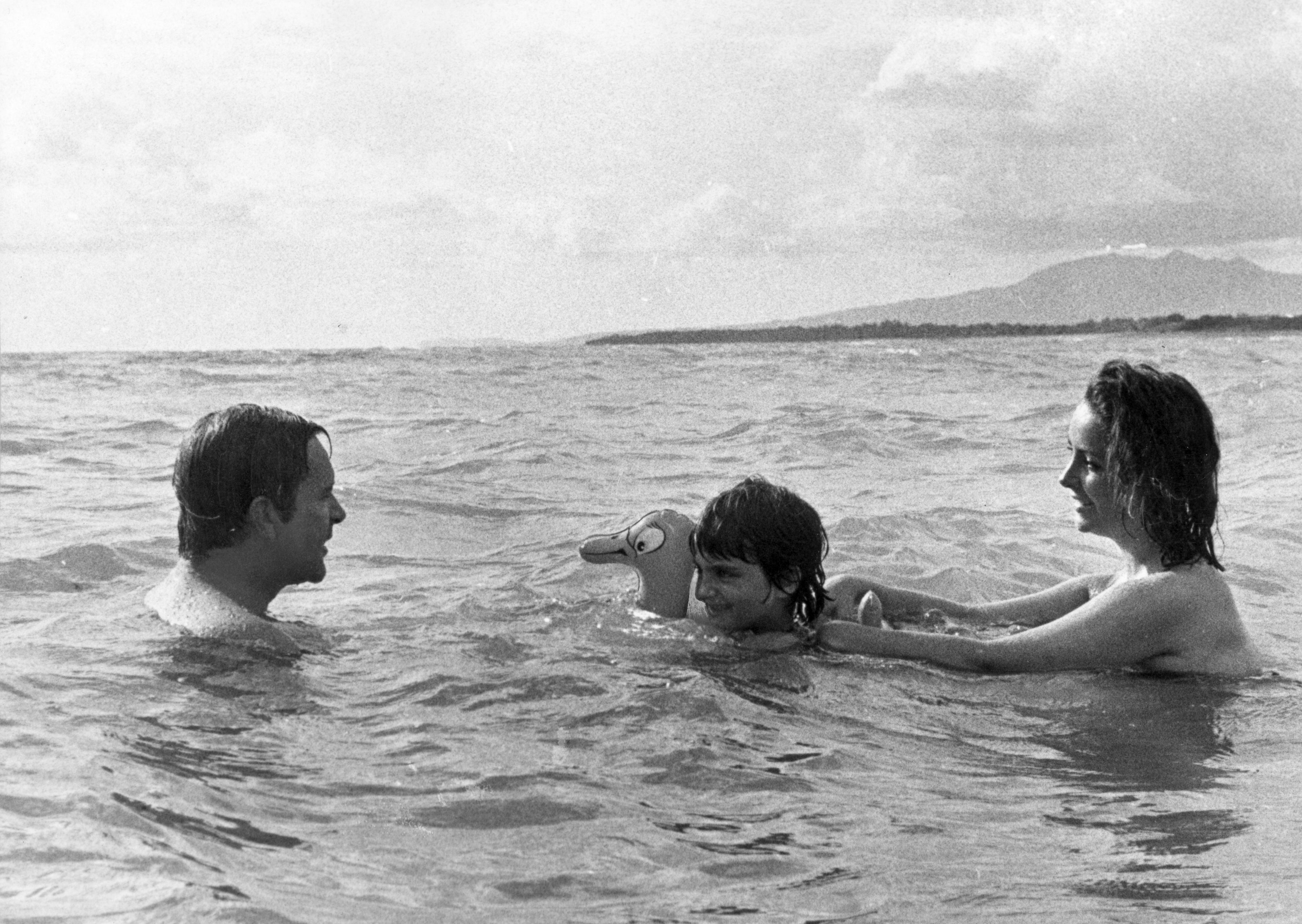 The actress is sighted swimming with her husband and daughter, circa October 1963 | Source: Getty Images