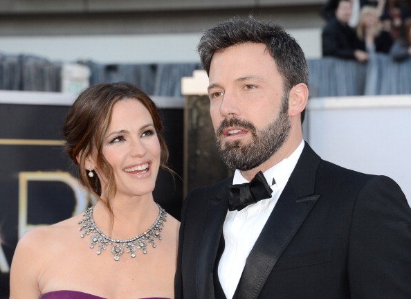 La actriz Jennifer Garner y el actor y director Ben Affleck llegan a los Oscar en Hollywood & Highland Center el 24 de febrero de 2013 en Hollywood, California. | Foto: Getty Images