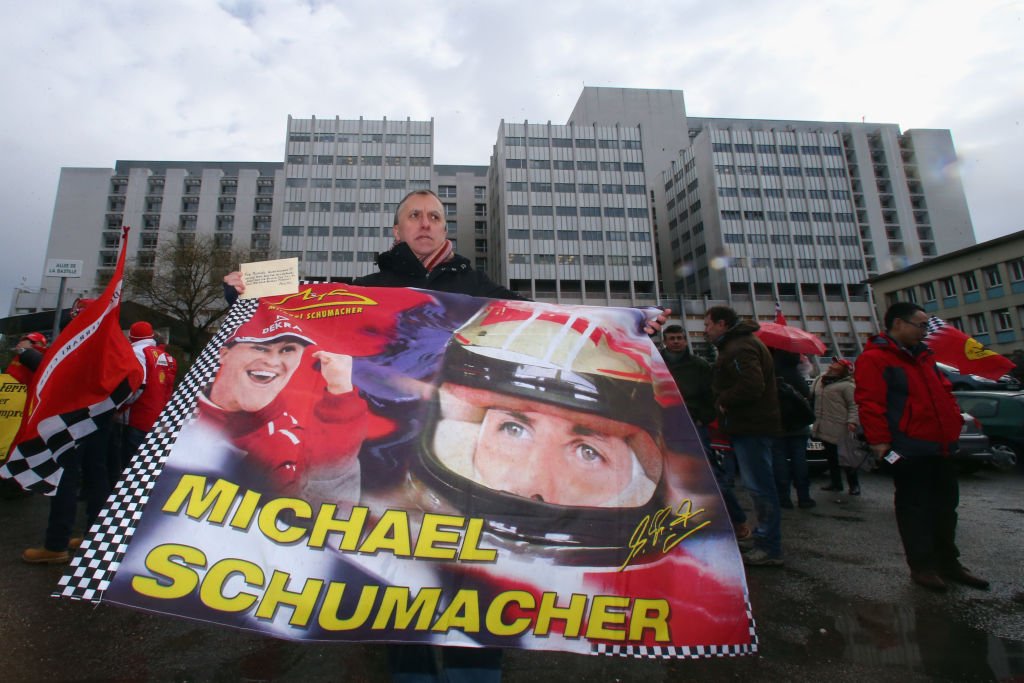 Un fan manifeste son soutien à Michael Schumacher. І Source : Getty Images