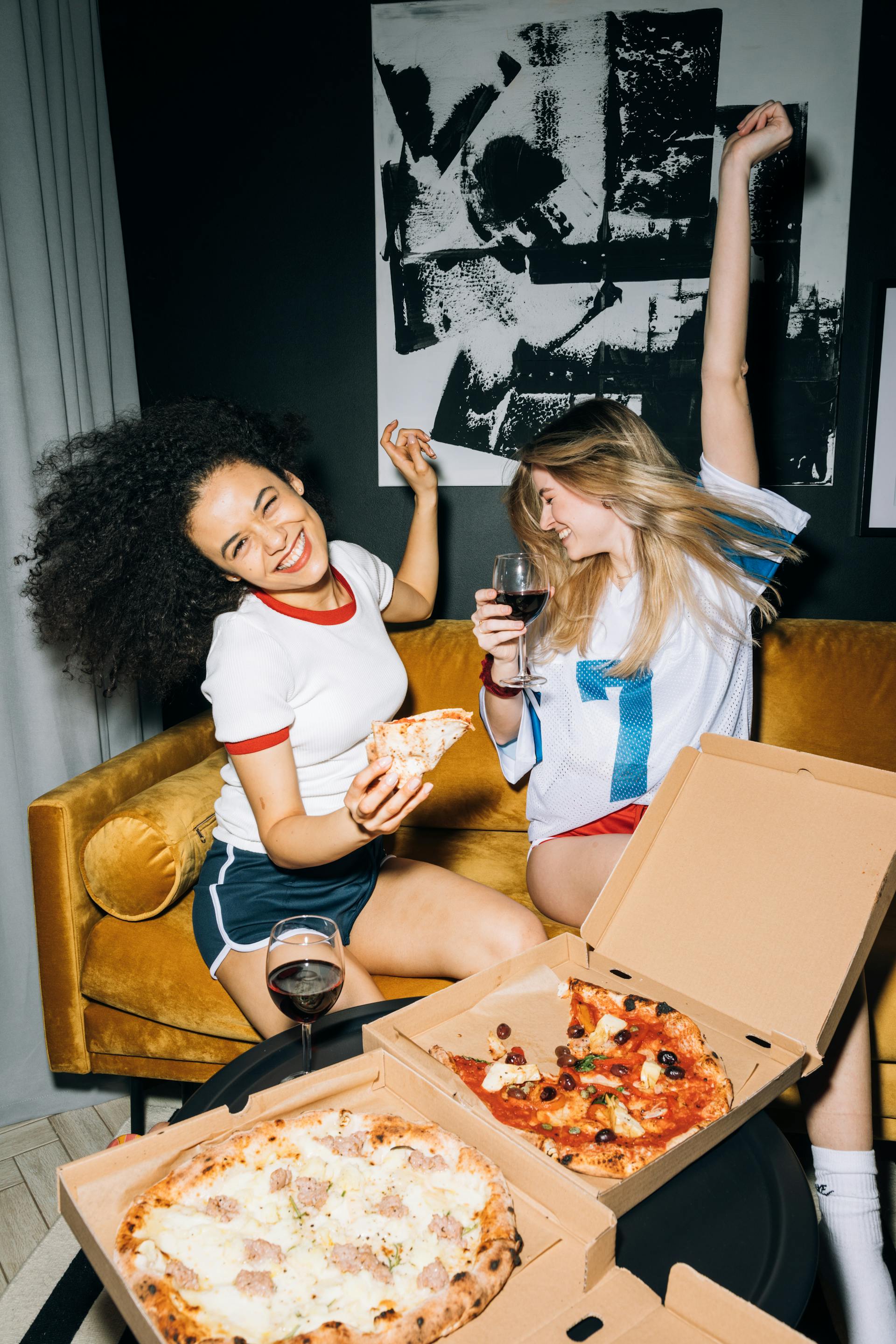 Two young women having fun | Source: Pexels